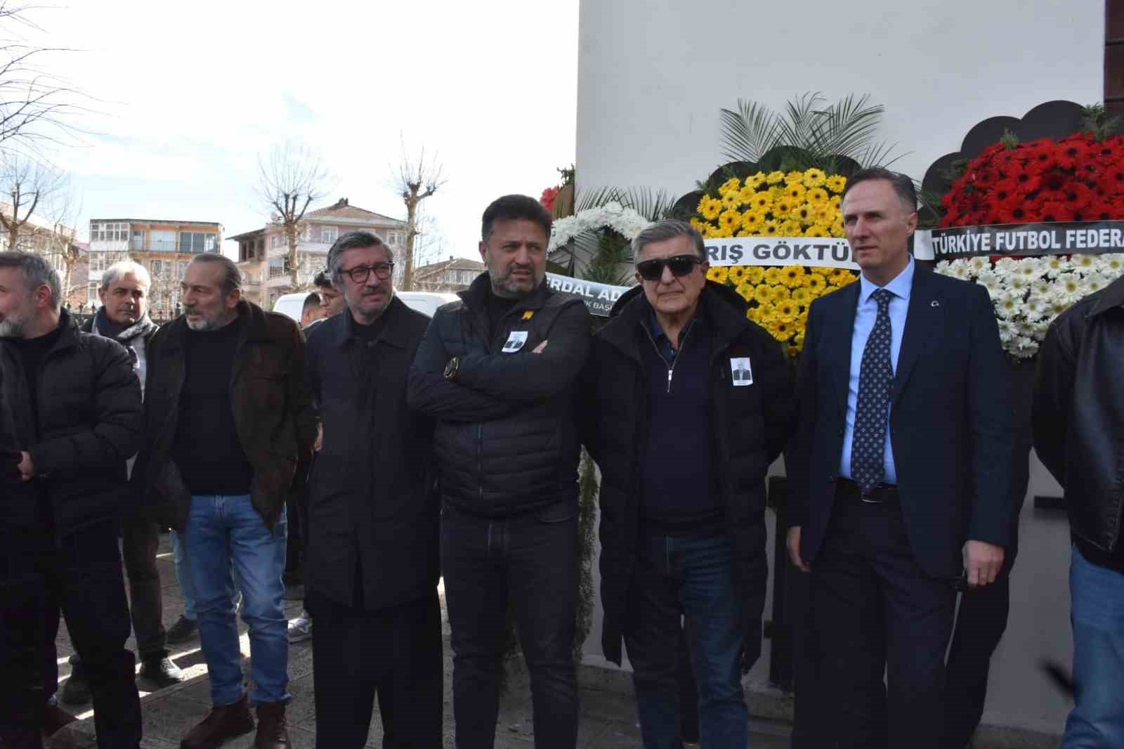 Eski milli futbolcu Tayfur Havutçu’nun vefat eden babası Sakarya’da toprağa verildi
