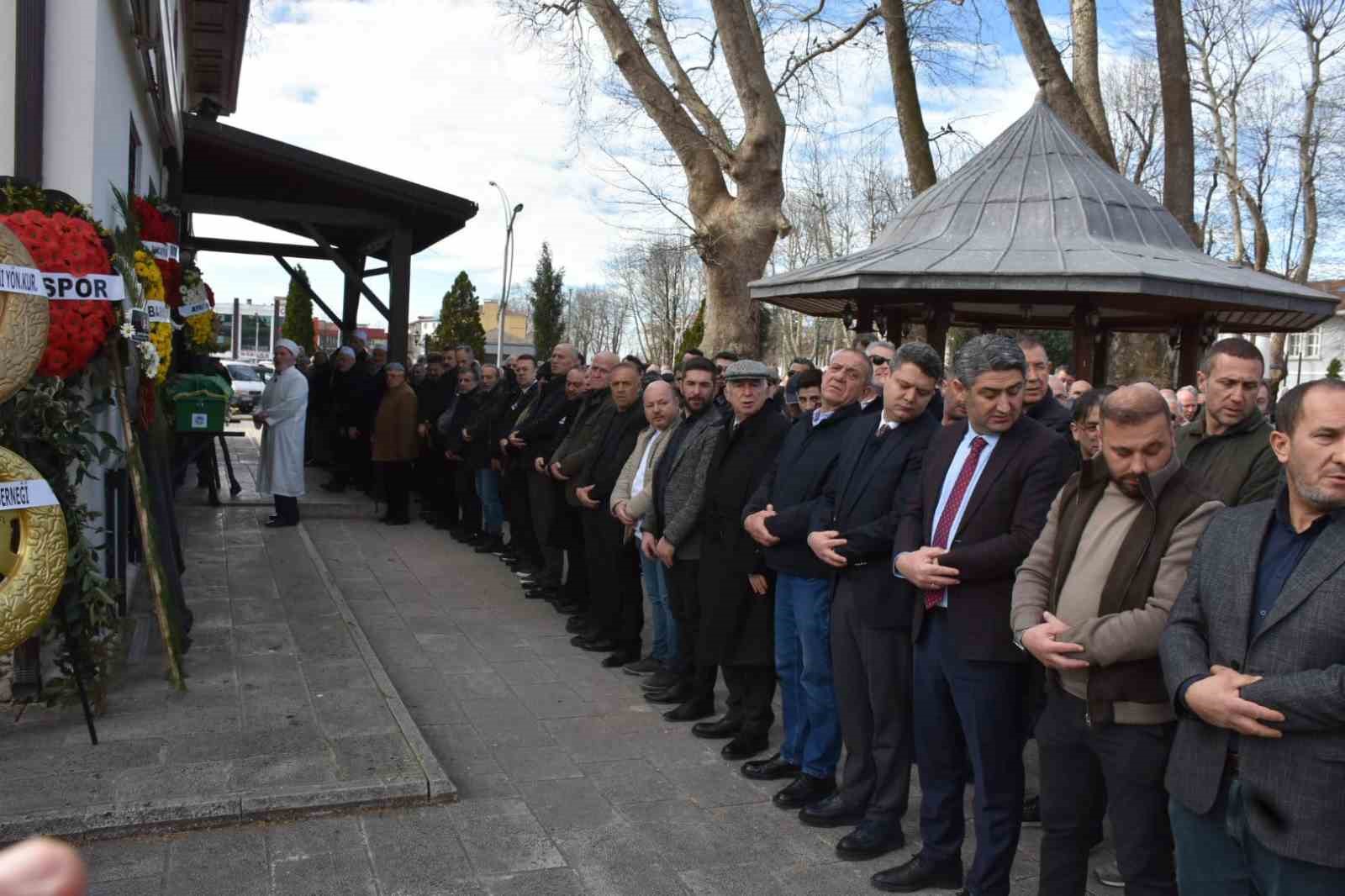Eski milli futbolcu Tayfur Havutçu’nun vefat eden babası Sakarya’da toprağa verildi
