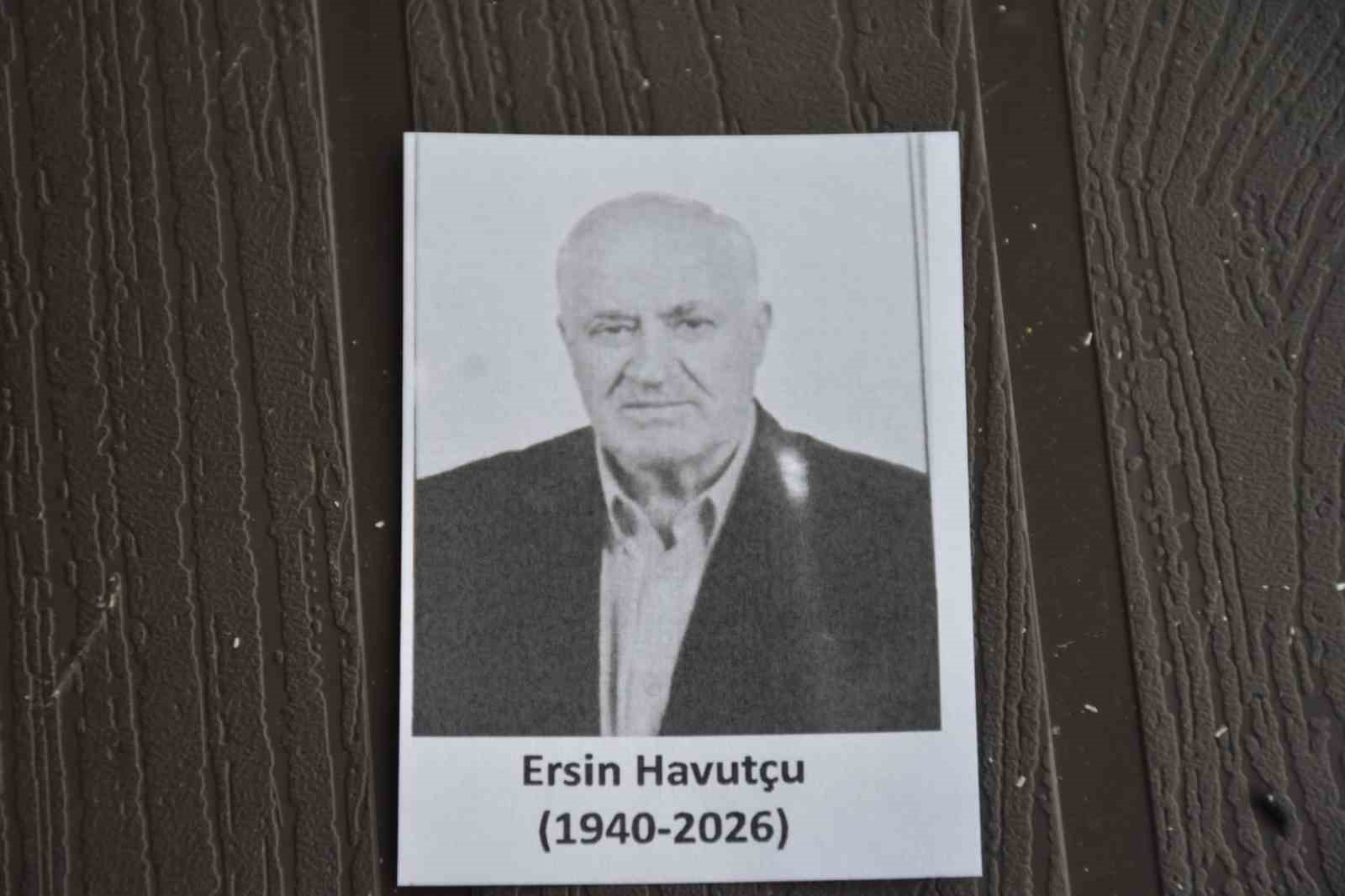 Eski milli futbolcu Tayfur Havutçu’nun vefat eden babası Sakarya’da toprağa verildi
