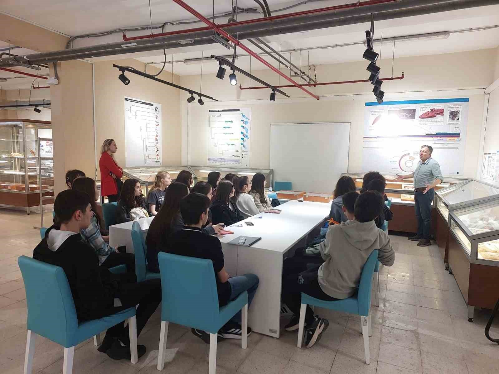 Eskişehir Bilim Olimpiyatları Akademisi’nden ESOGÜ Zooloji Müzesi’ne ziyaret
