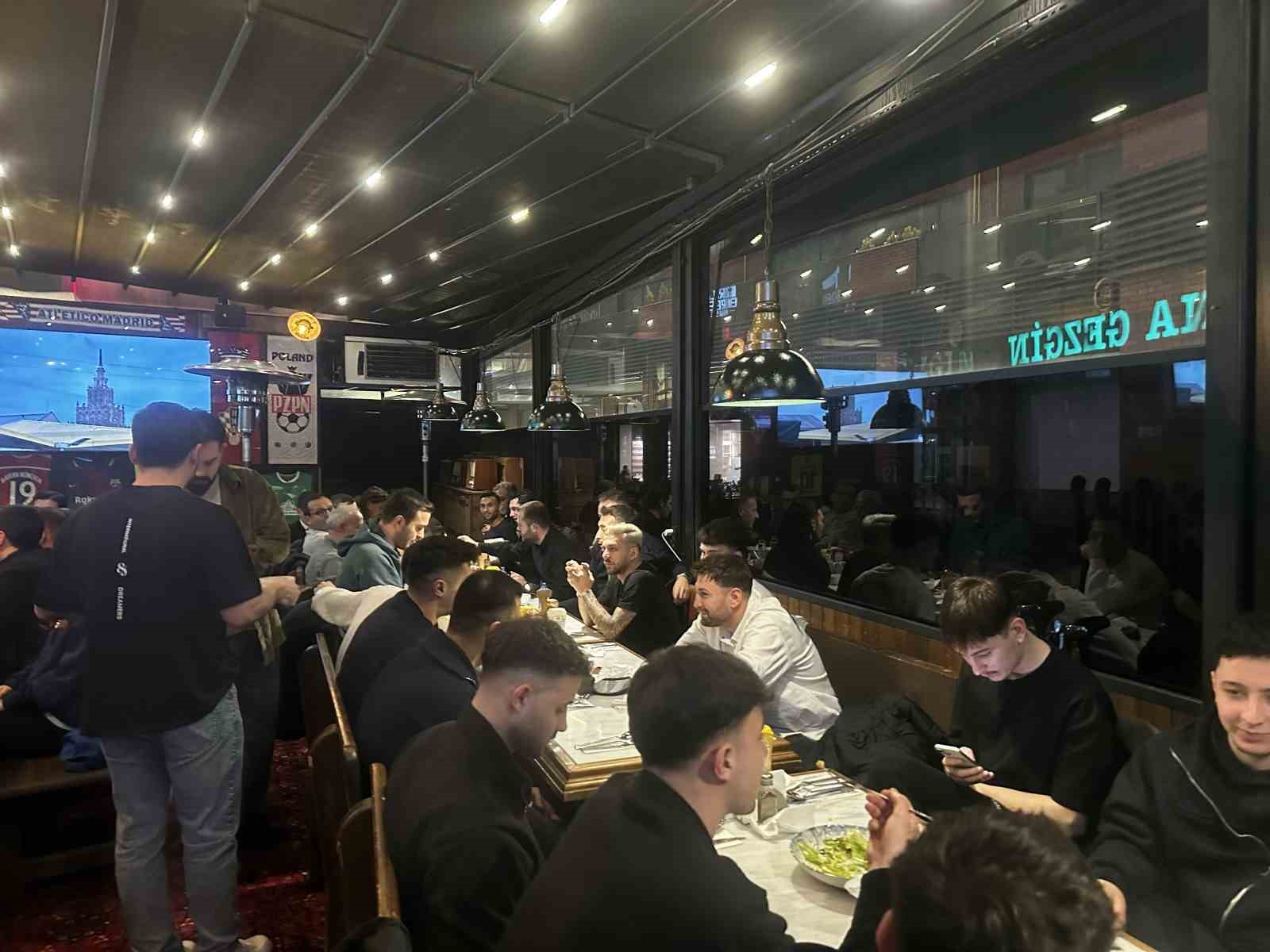 Eskişehir Demirspor, şampiyonluğu yemek ile kutladı
