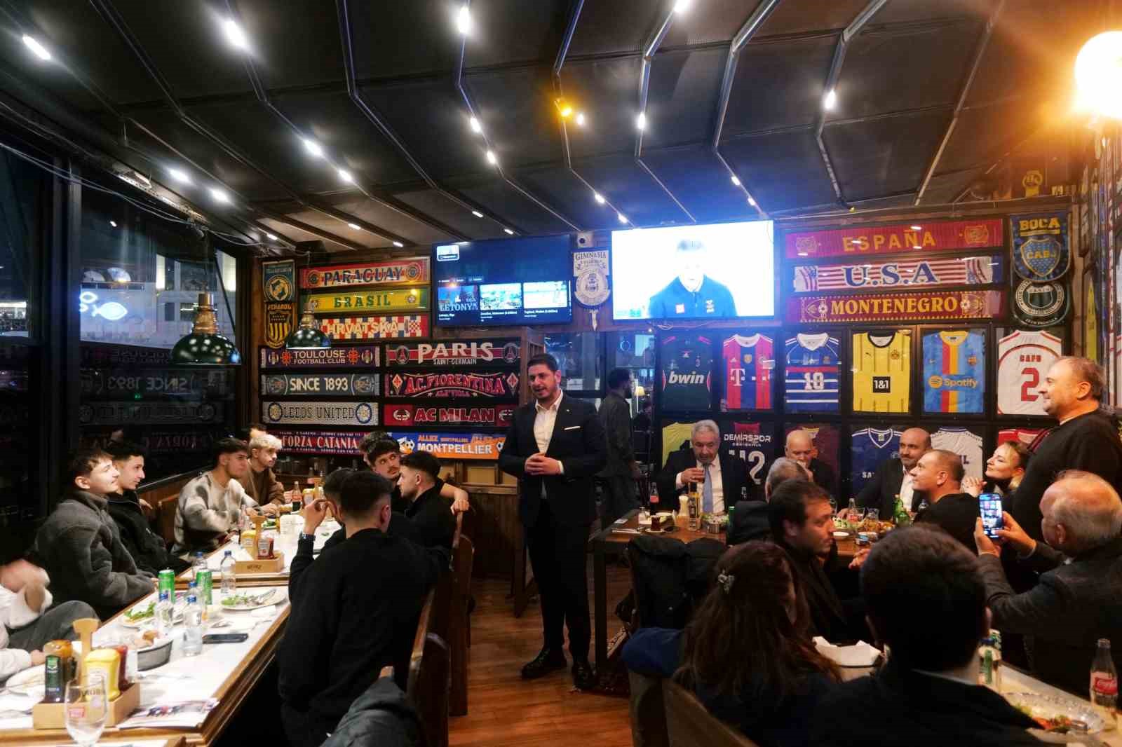 Eskişehir Demirspor, şampiyonluğu yemek ile kutladı
