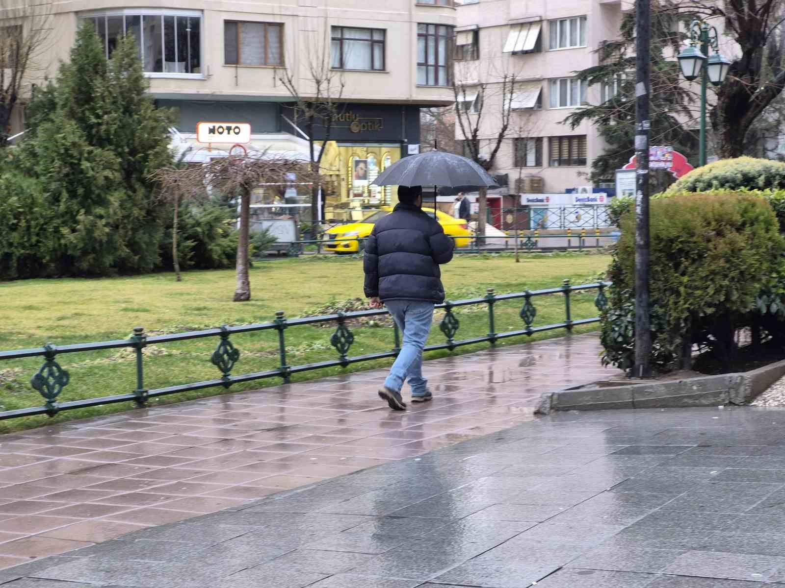 Eskişehir güne yağmurla başladı
