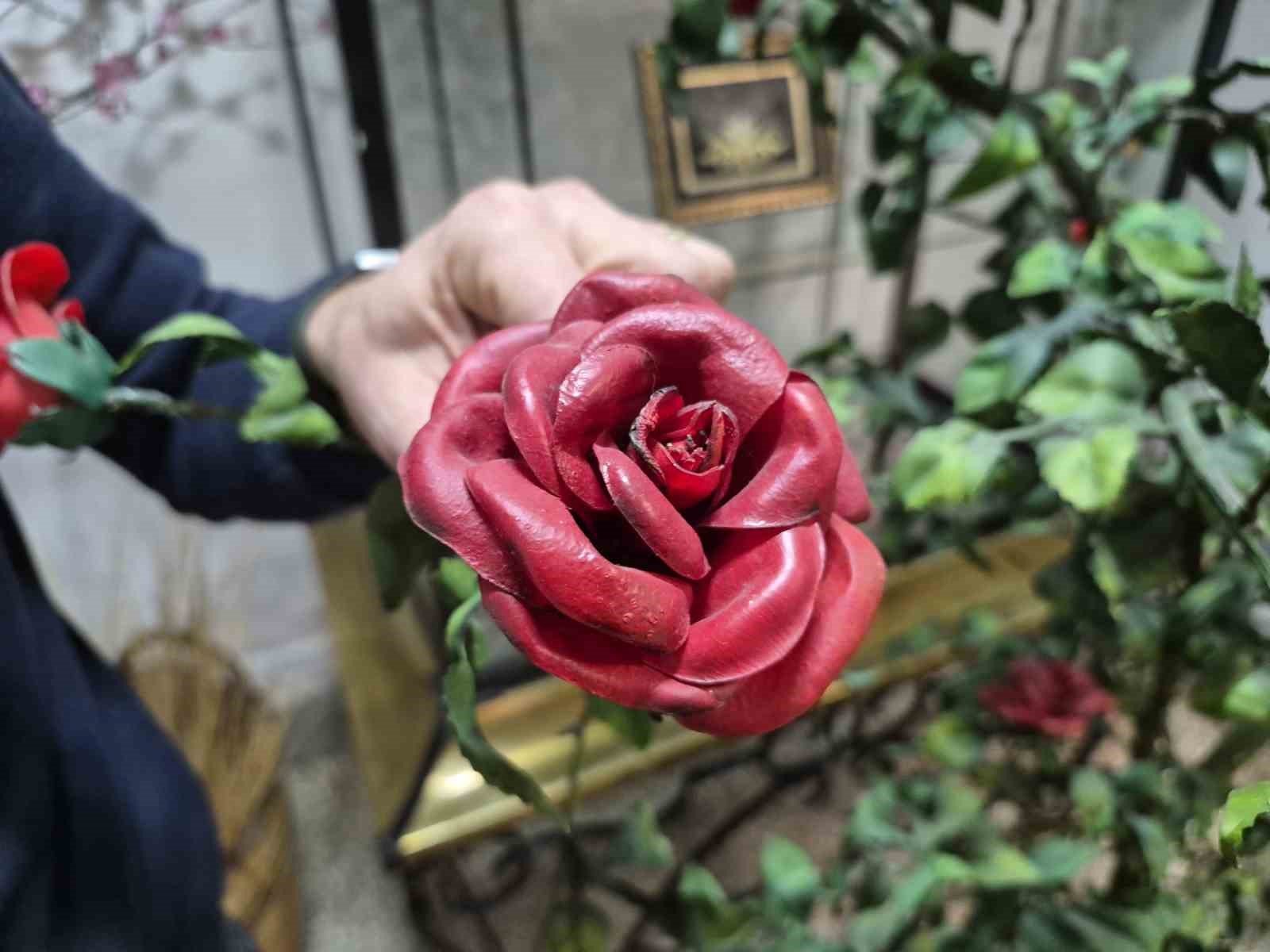 Eskişehir Olgunlaşma Enstitüsünde atık şişeler gül oldu
