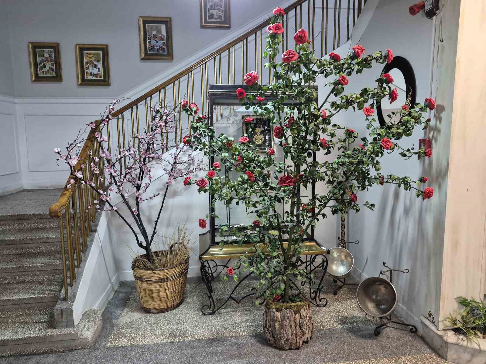 Eskişehir Olgunlaşma Enstitüsünde atık şişeler gül oldu
