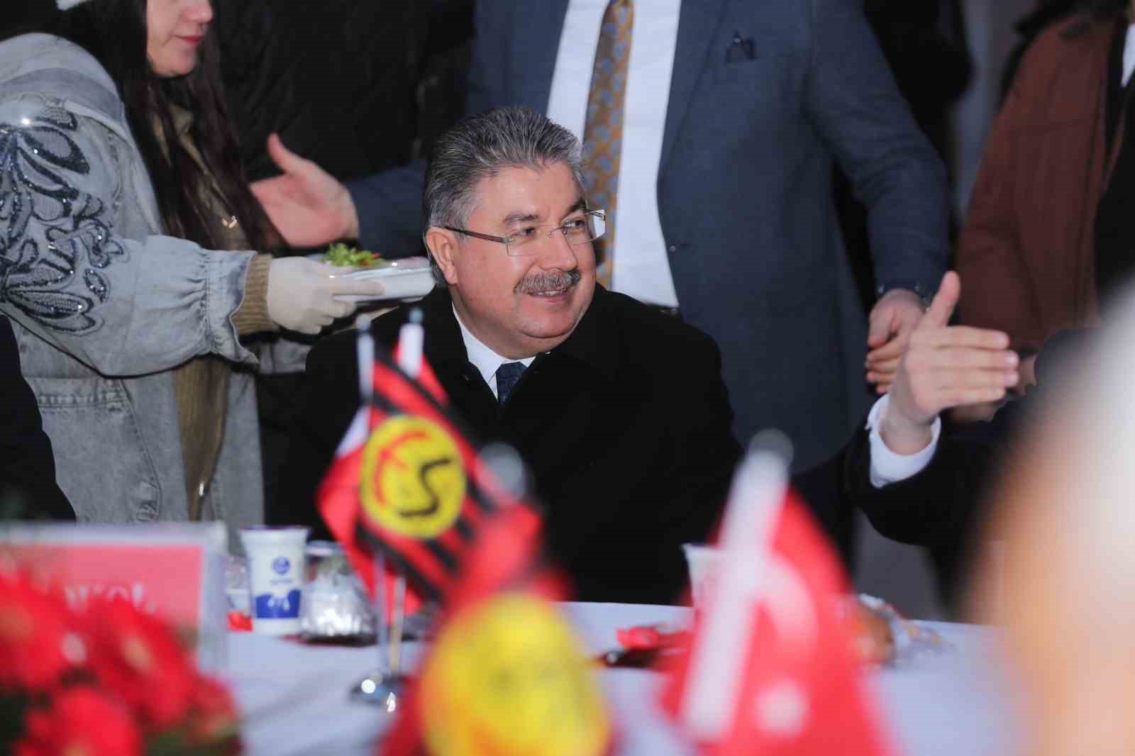 Eskişehir Taraftarlar Birliği Derneği tarafından iftar programı düzenlendi

