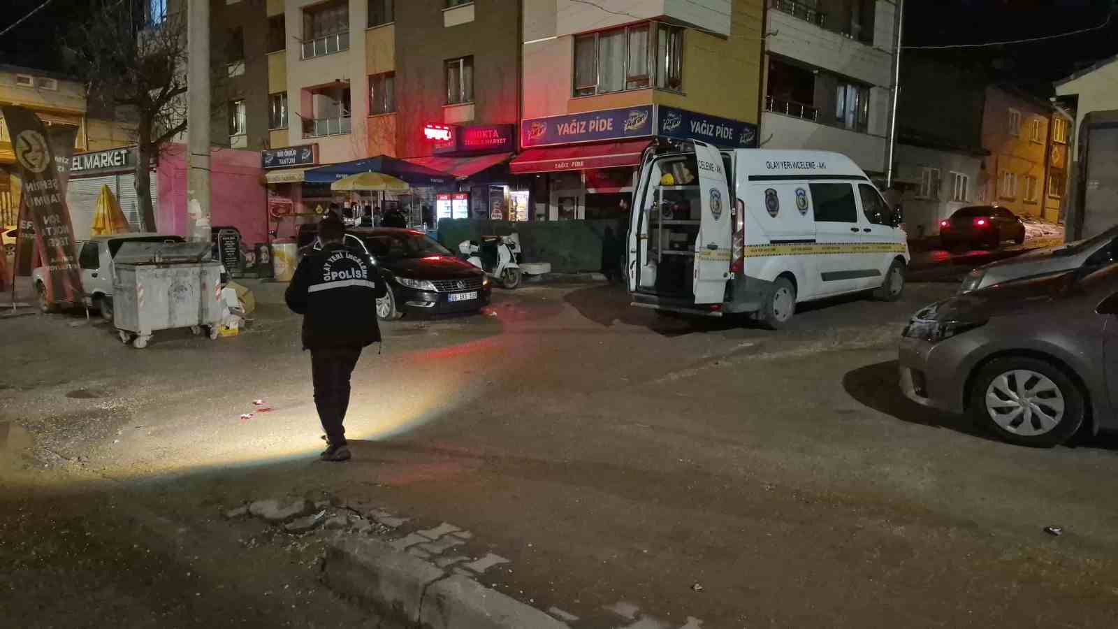 Eskişehir’de alacak verecek kavgası kanlı bitti: 2 yaralı
