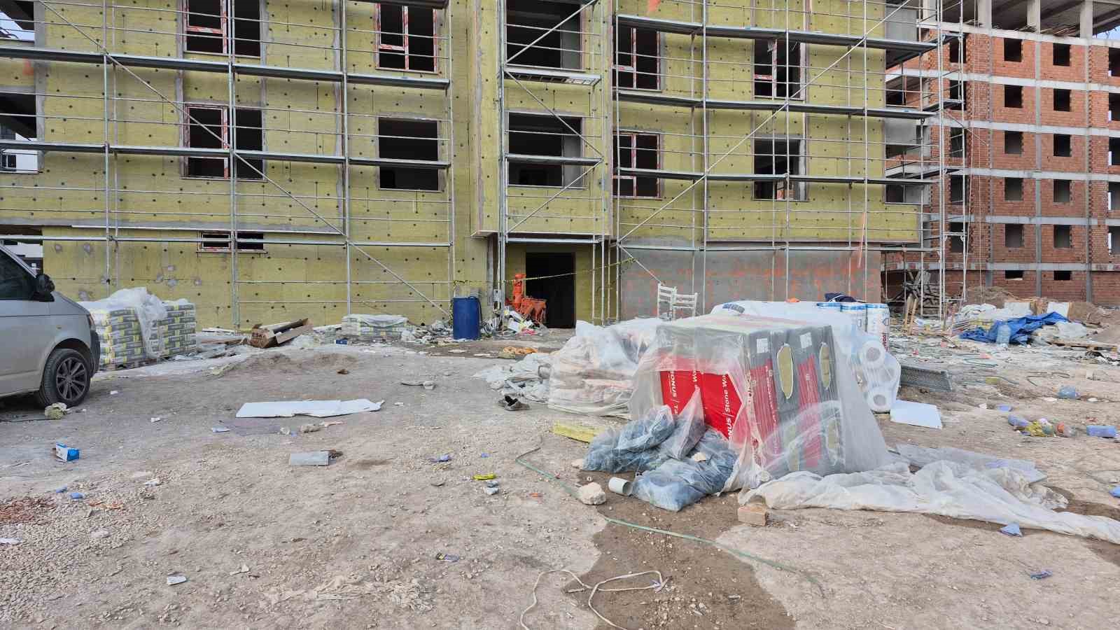 Eskişehir’de asansör boşluğuna düşen sıva ustası hayatını kaybetti
