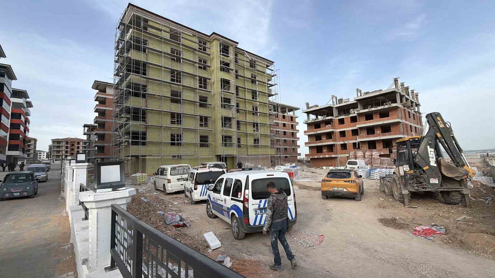 Eskişehir’de asansör boşluğuna düşen sıva ustası hayatını kaybetti
