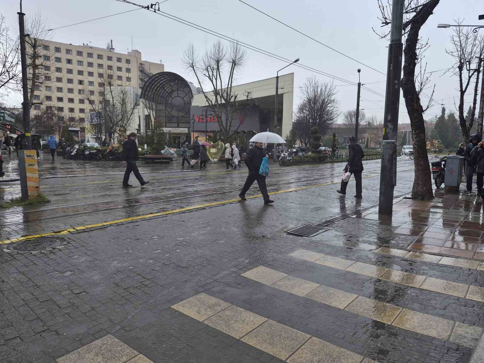 Eskişehir’de beklenen yağmur geldi
