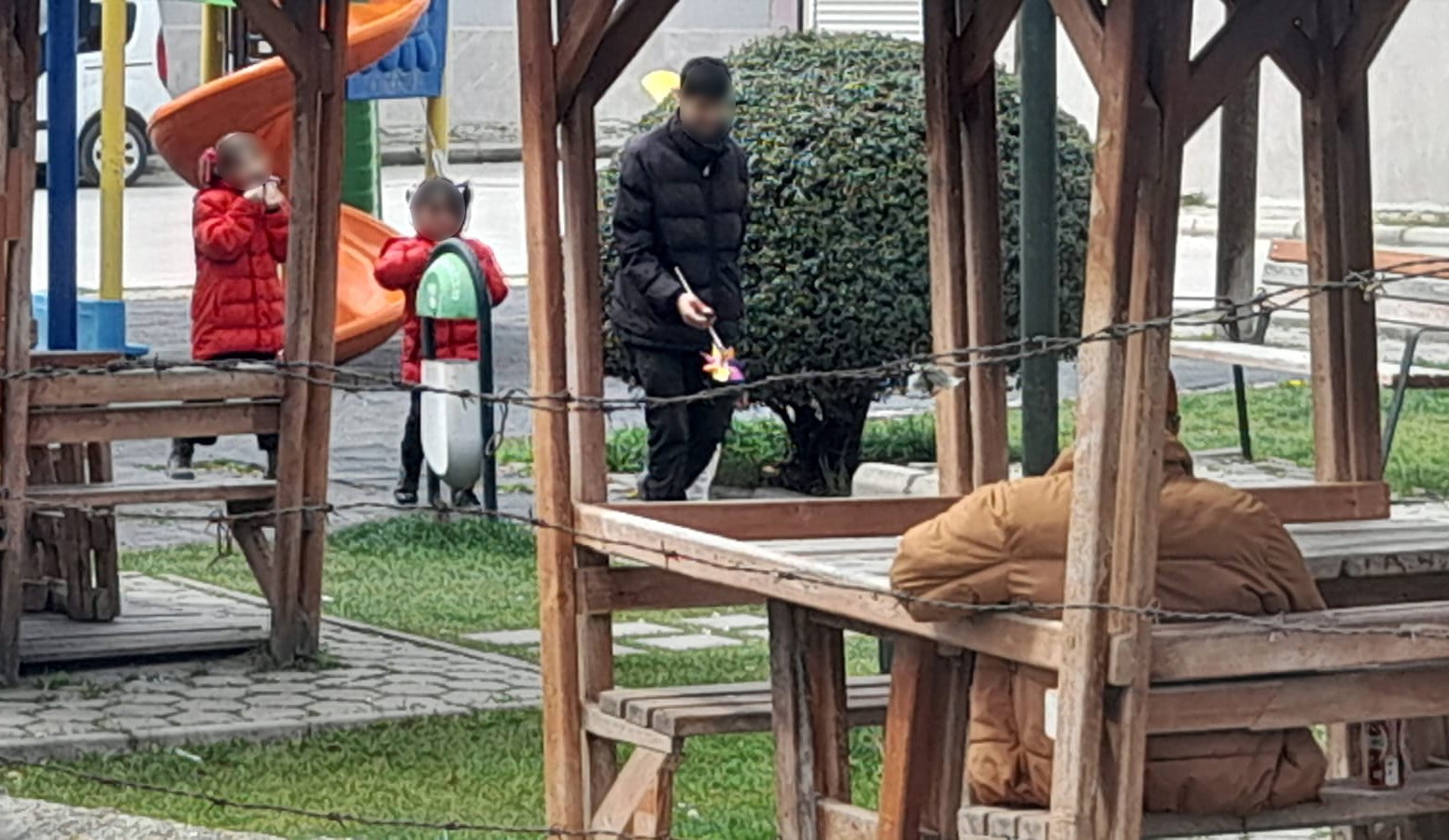 Eskişehir’de çocuk parkında aileleri tedirgin eden görüntüler
