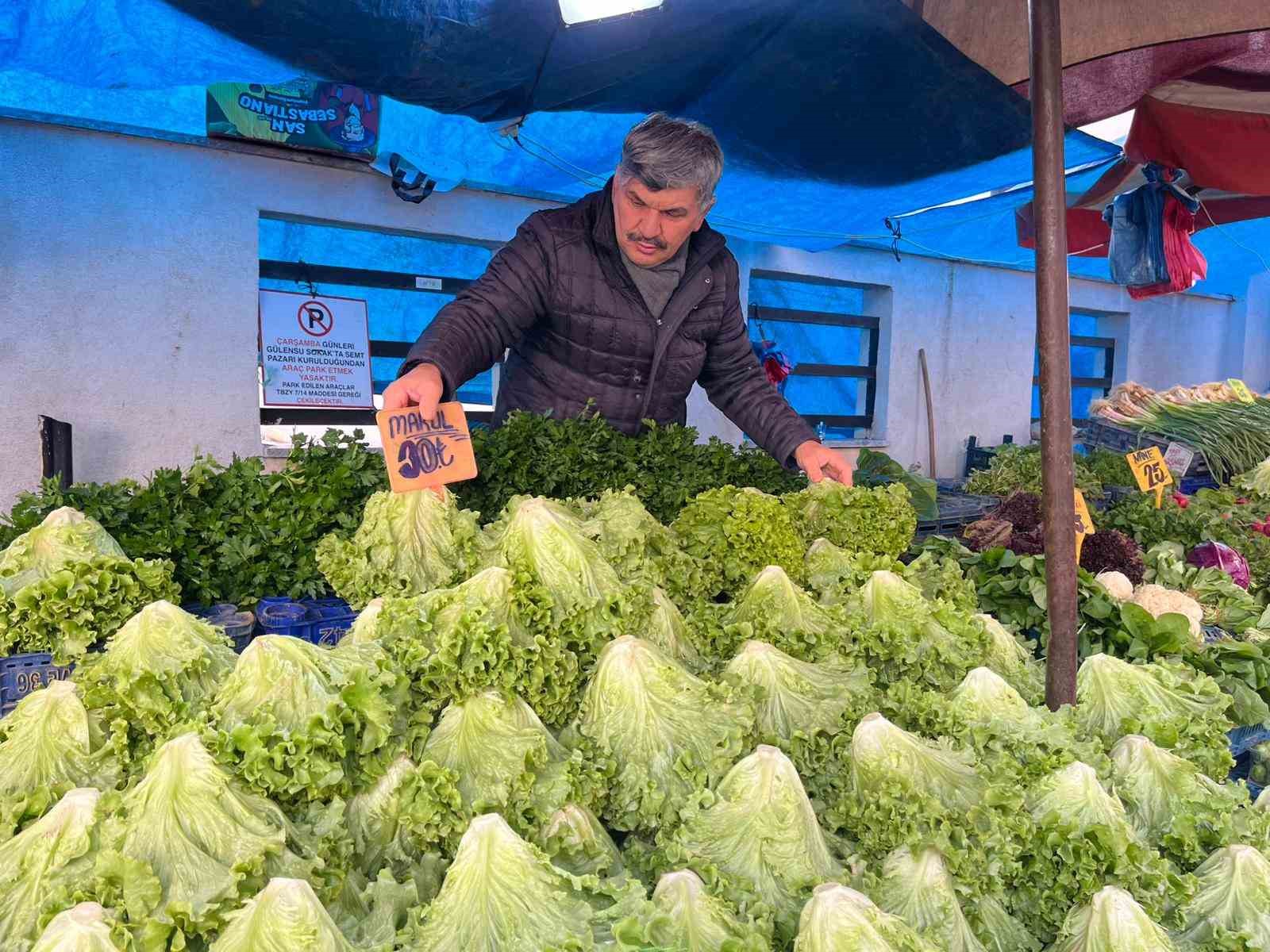 Eskişehir’de dondurucu soğuklar ve sel pazarda etiketleri vurdu
