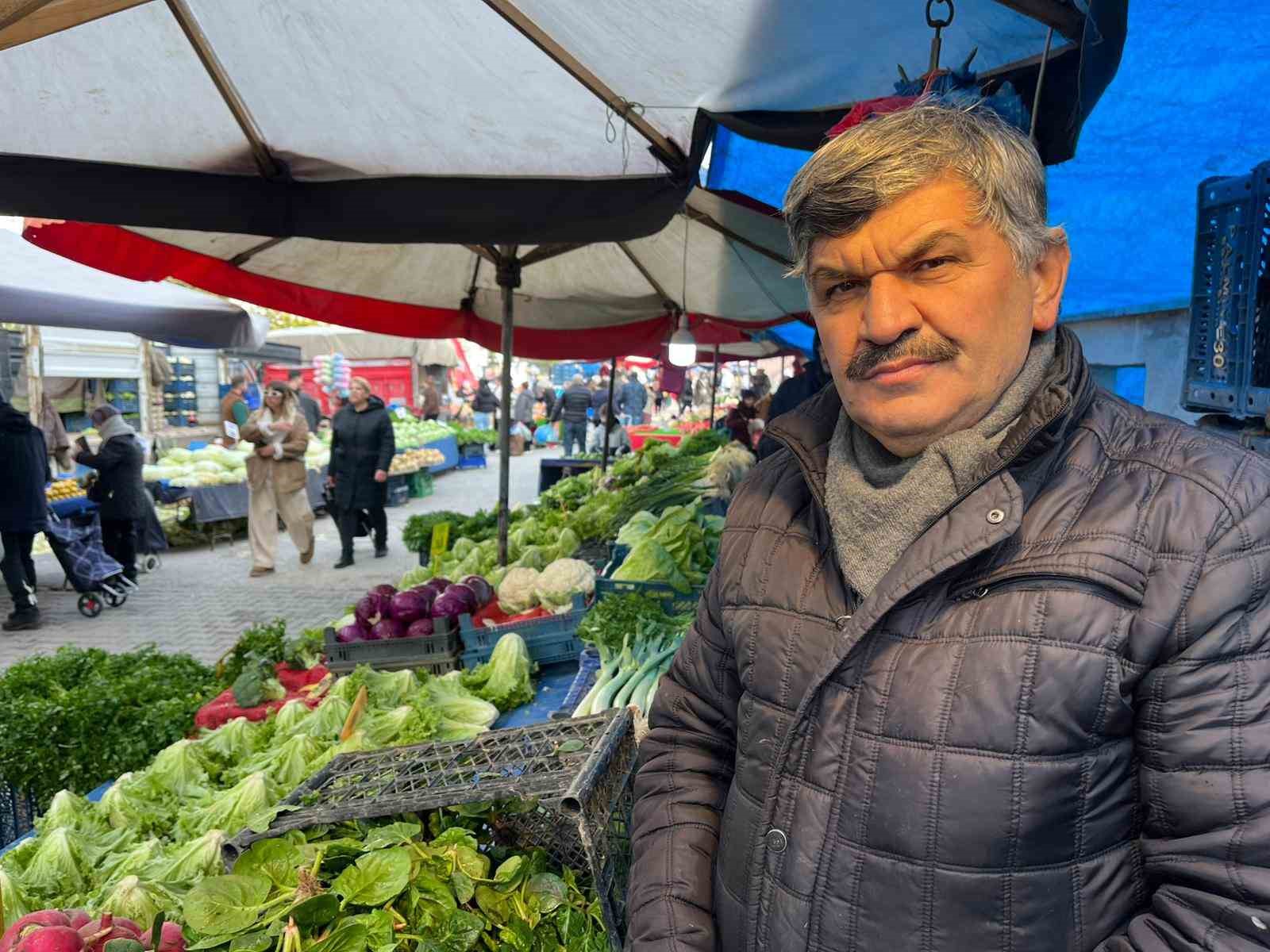 Eskişehir’de dondurucu soğuklar ve sel pazarda etiketleri vurdu
