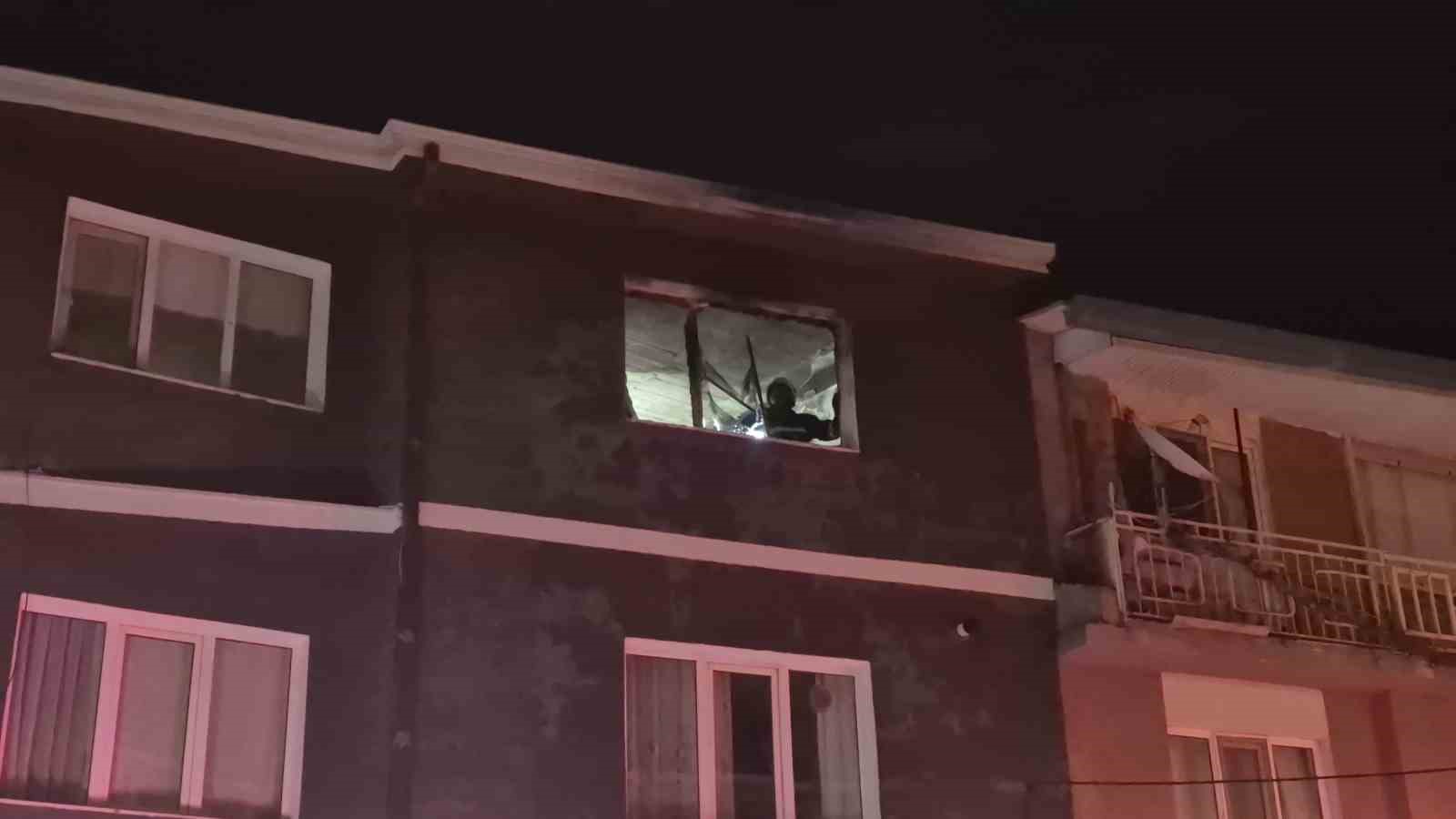 Eskişehir’de gece yangın paniği: 1’i bebek 3 yaralı
