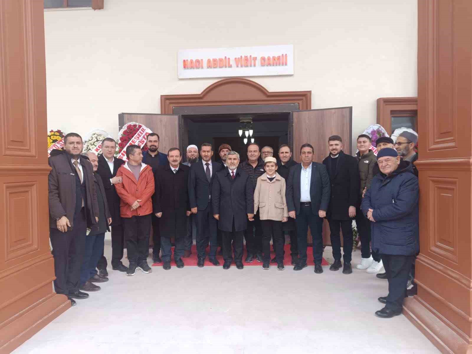 Eskişehir’de Hacı Abdil Yiğit Camii dualarla hizmete açıldı
Eskişehir’de Hacı Abdil Yiğit Camii dualarla hizmete açıldı