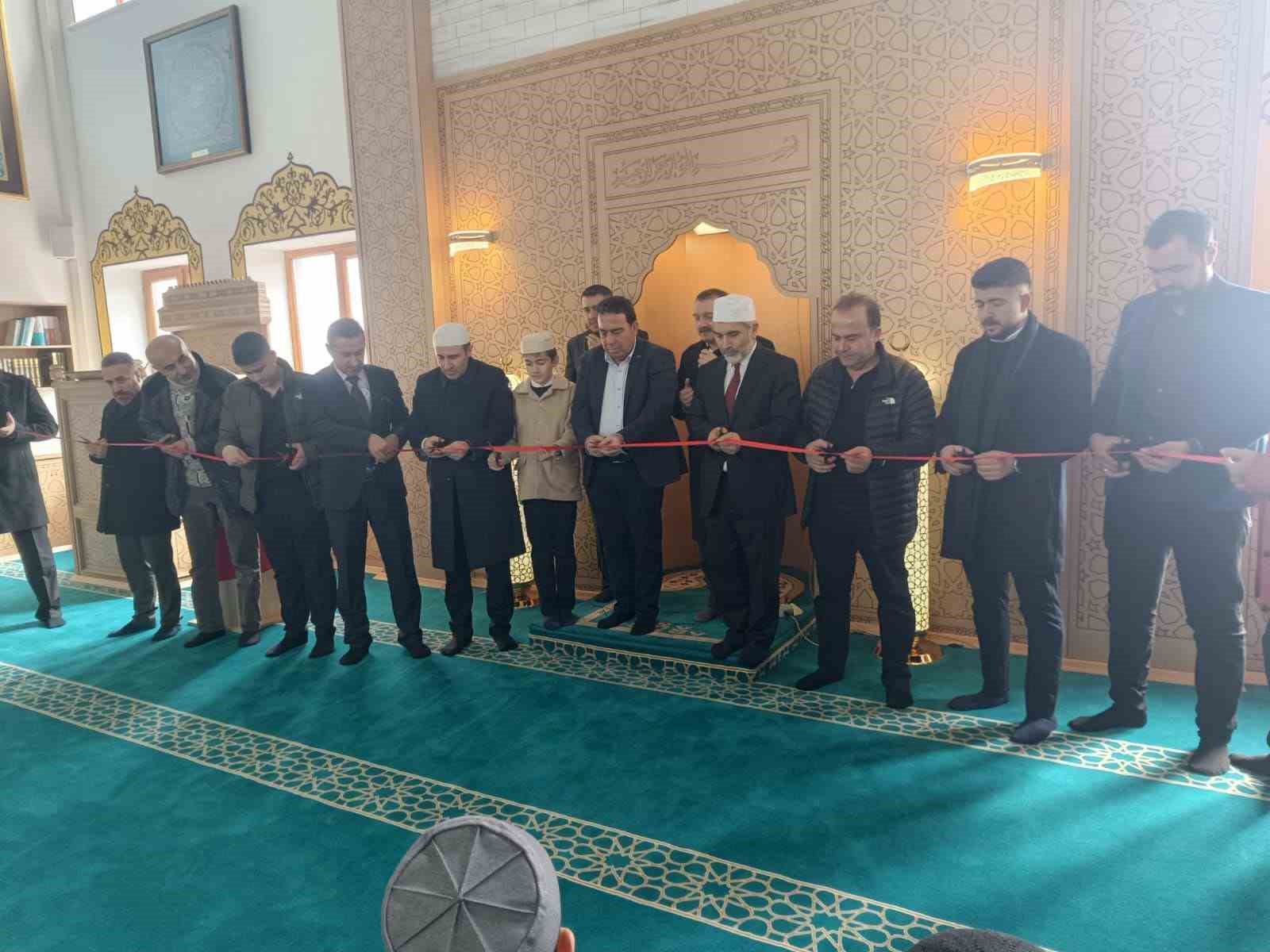 Eskişehir’de Hacı Abdil Yiğit Camii dualarla hizmete açıldı
Eskişehir’de Hacı Abdil Yiğit Camii dualarla hizmete açıldı