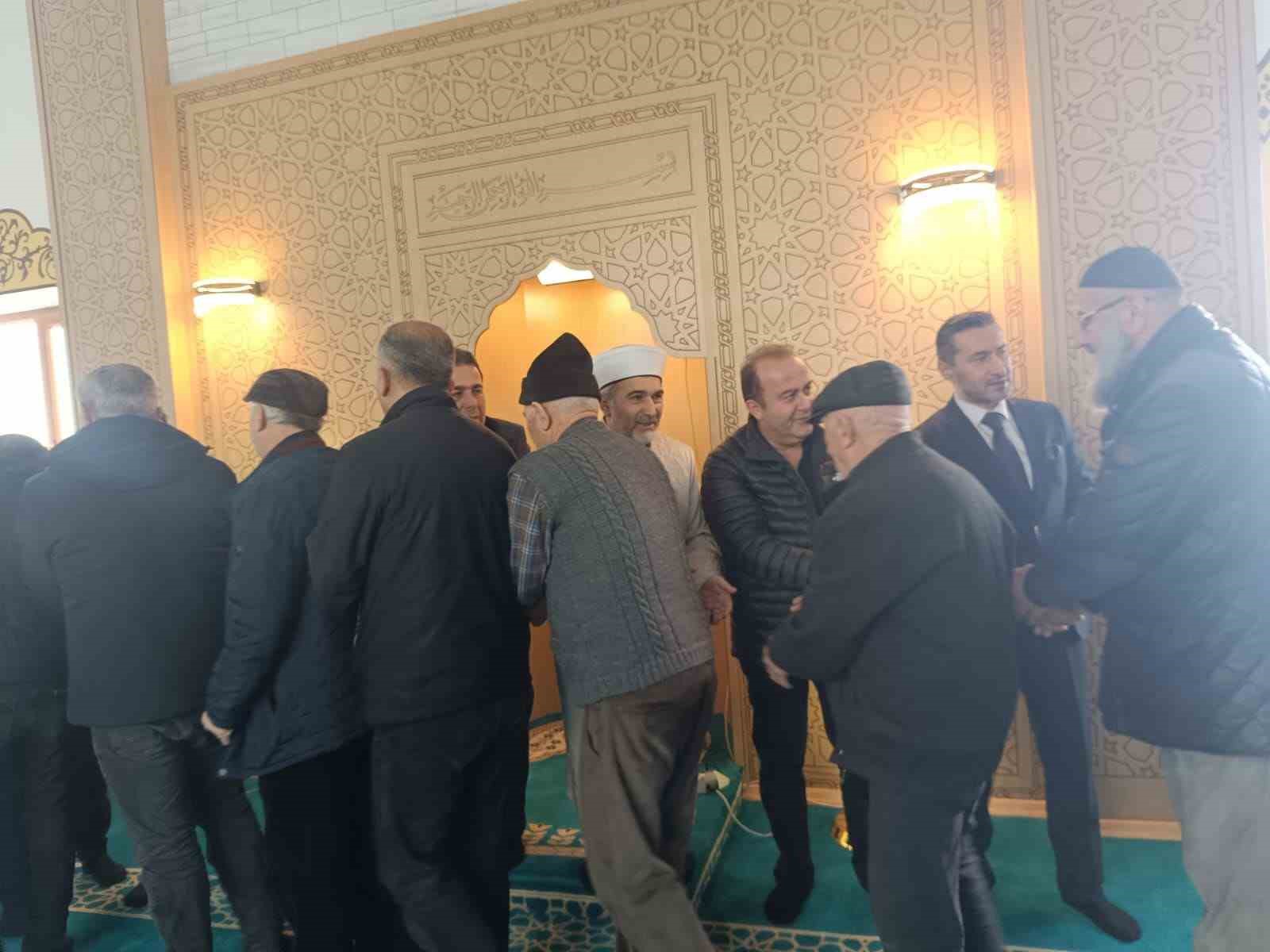 Eskişehir’de Hacı Abdil Yiğit Camii dualarla hizmete açıldı
Eskişehir’de Hacı Abdil Yiğit Camii dualarla hizmete açıldı