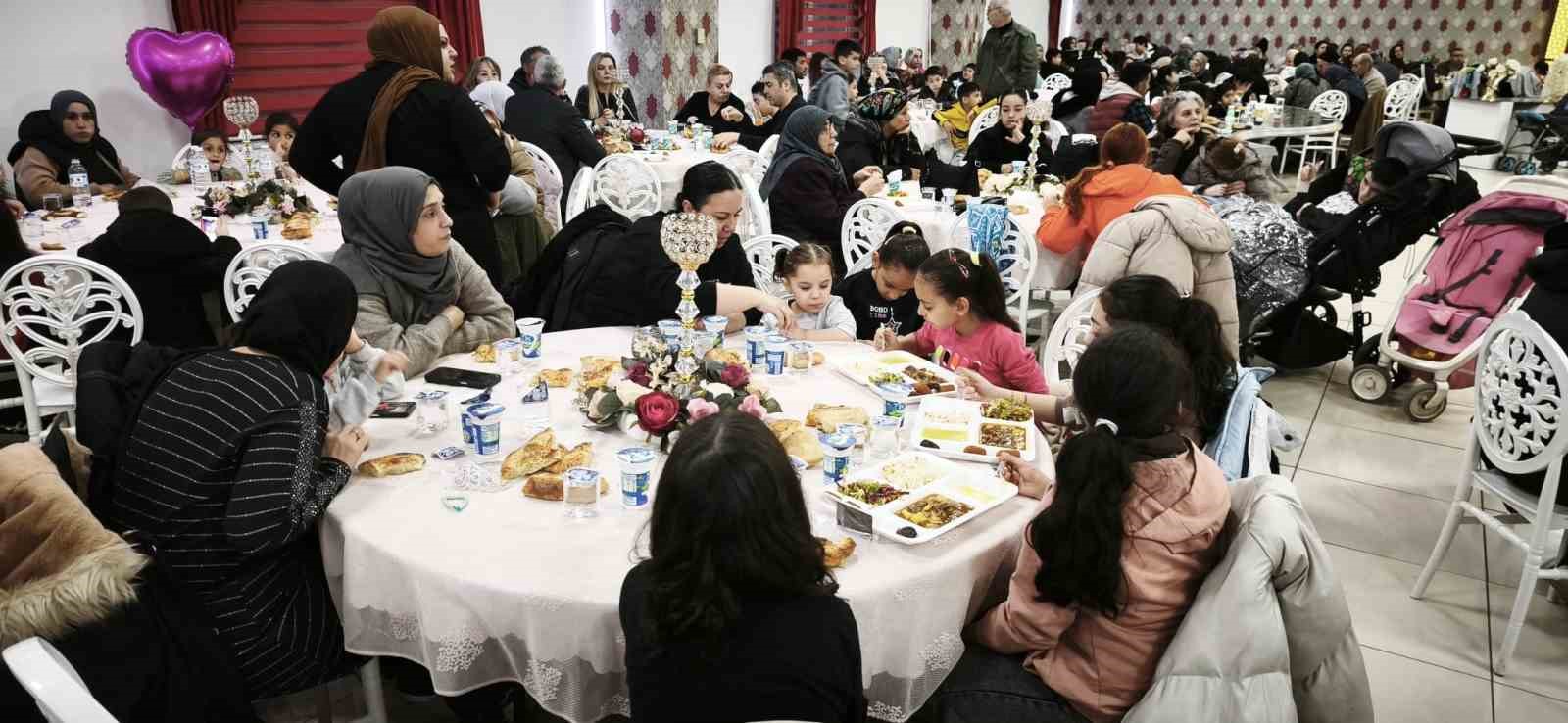 Eskişehir’de ihtiyaç sahibi aileler iftarda buluştu
