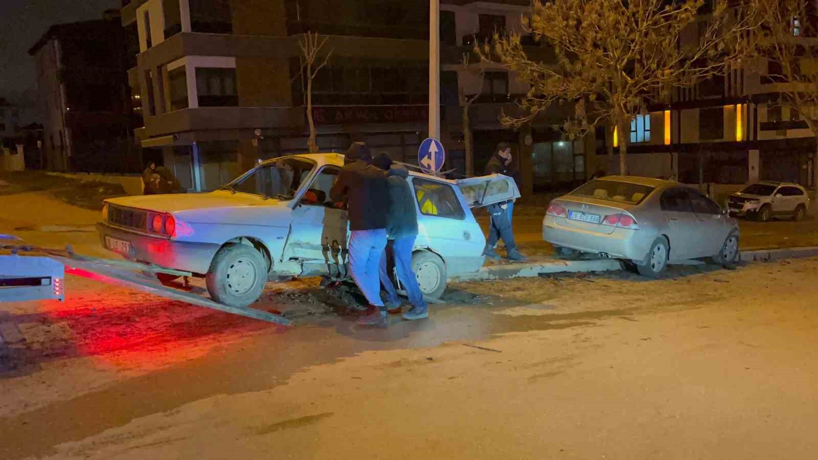Eskişehir’de iki otomobil çarpıştı: 4 yaralı

