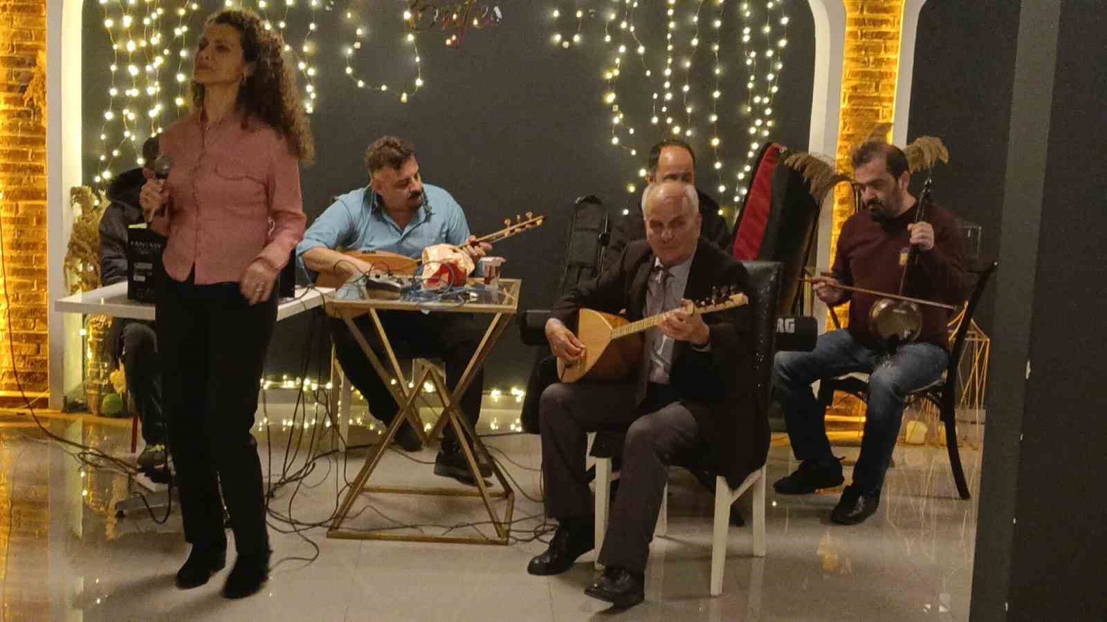 Eskişehir’de kadın zeybeklerin ’Meşk Gecesi’ güzel geçti
