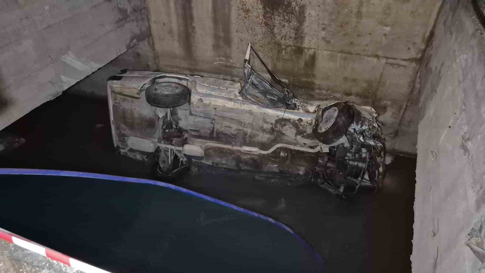 Eskişehir’de kontrolden çıkan otomobil sulama kanalına uçtu: 2 yaralı
