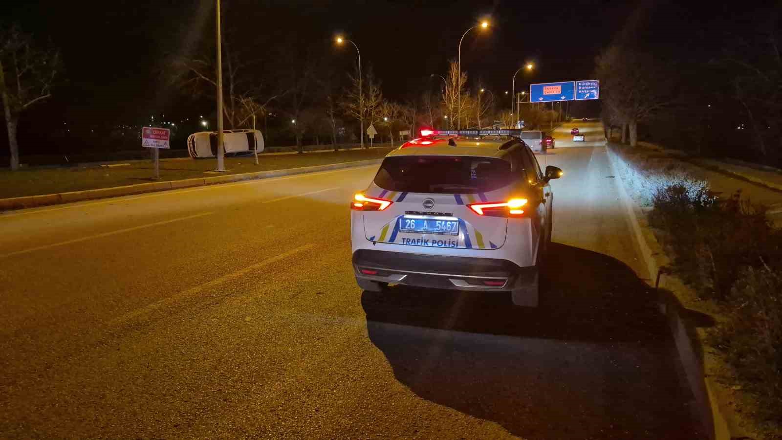 Eskişehir’de kontrolden çıkan otomobil takla attı: 1 yaralı
