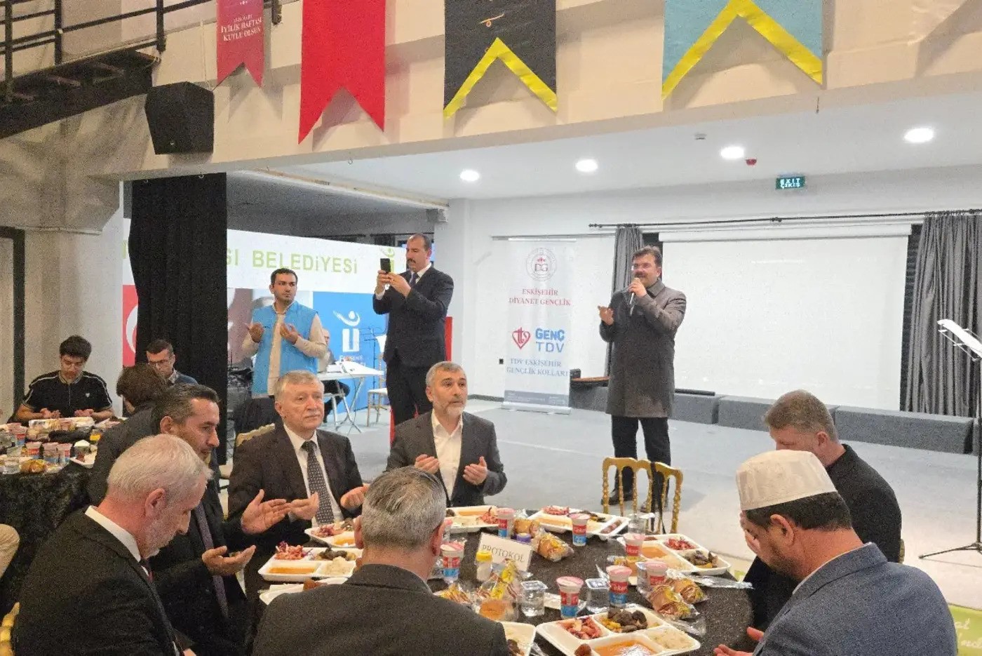 Eskişehir’de lise ve üniversite öğrencilerine yönelik iftar programı düzenlendi
