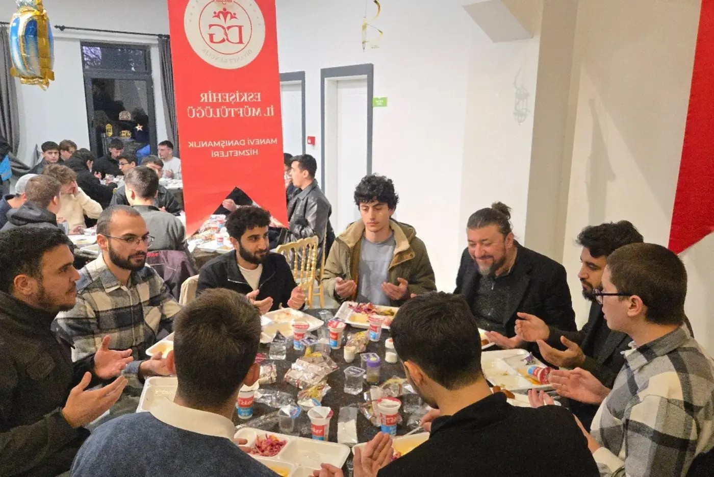 Eskişehir’de lise ve üniversite öğrencilerine yönelik iftar programı düzenlendi
