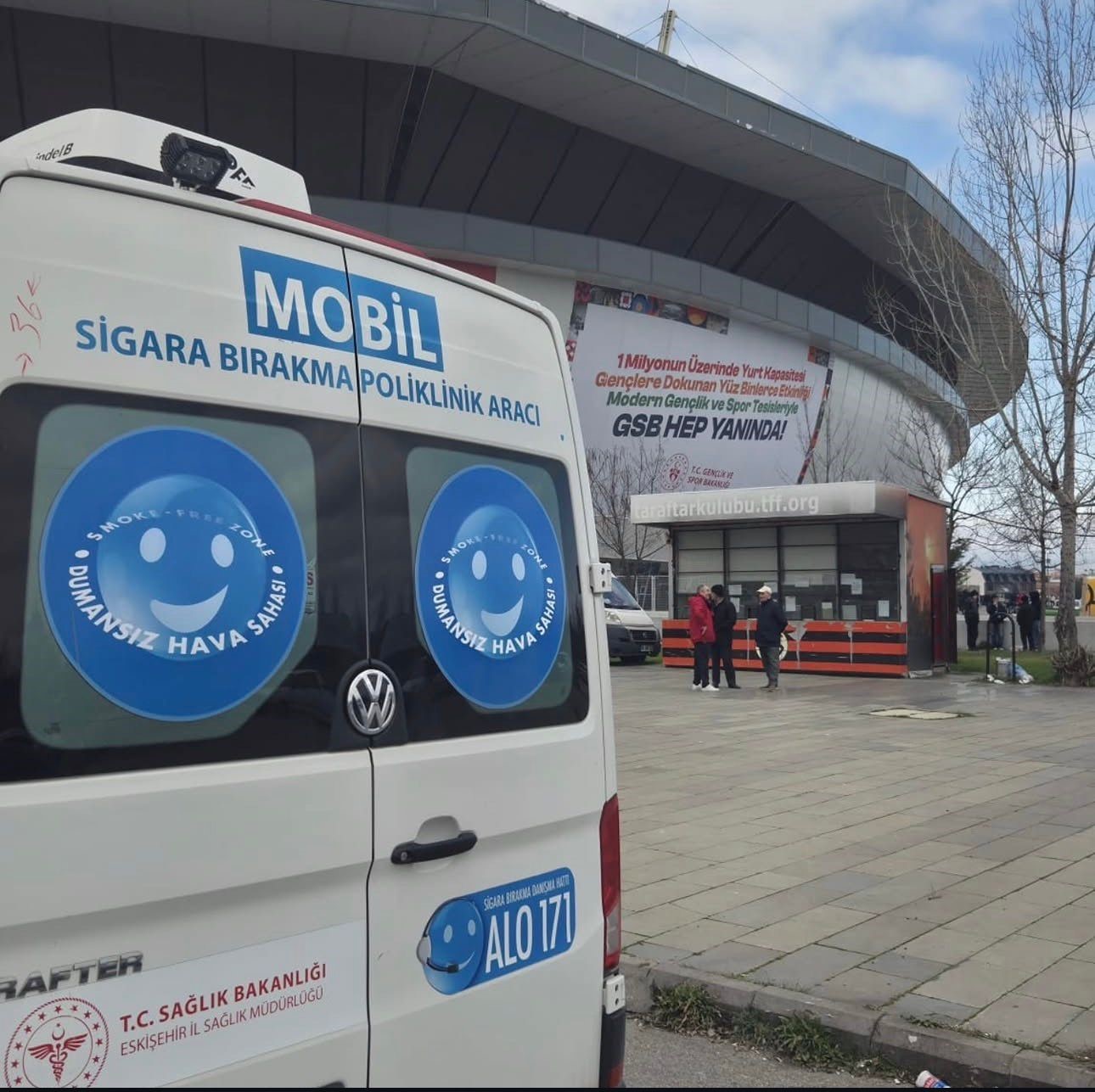 Eskişehir’de mobil sigara bıraktırma aracı taraftarla buluştu
