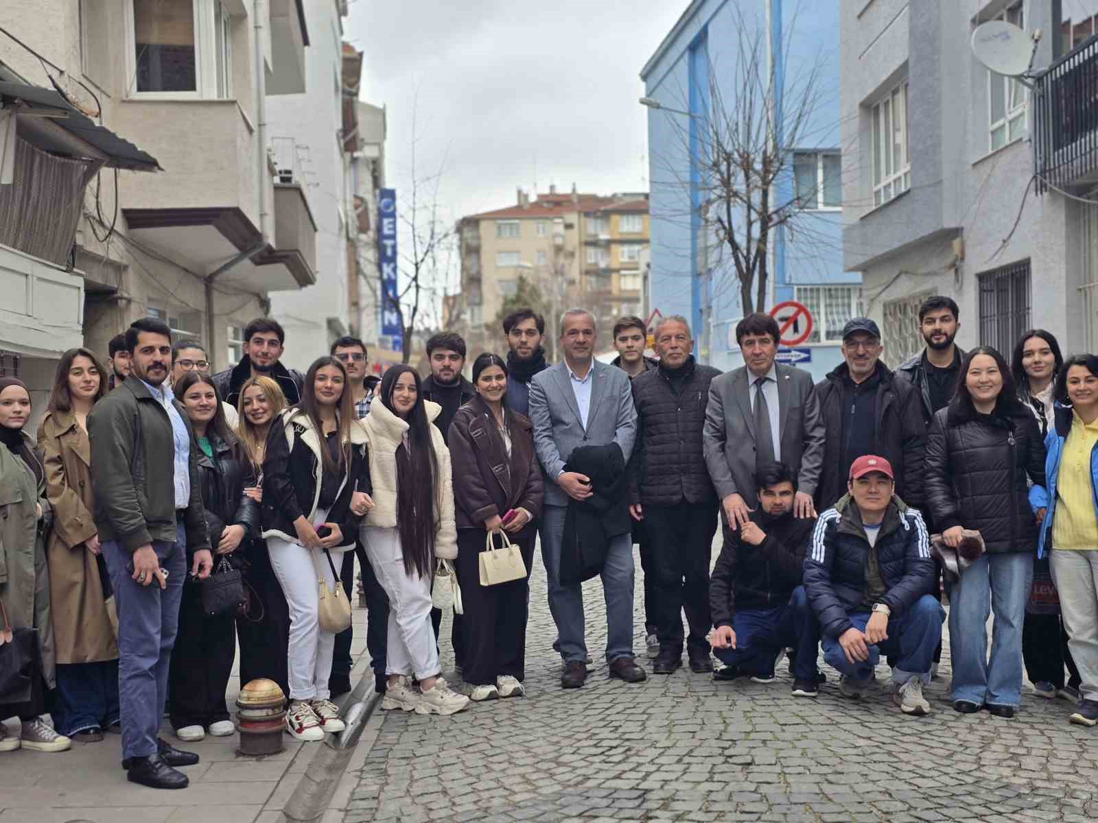 Eskişehir’de okuyan Türk dünyası öğrencileri kahvaltıda buluştu
