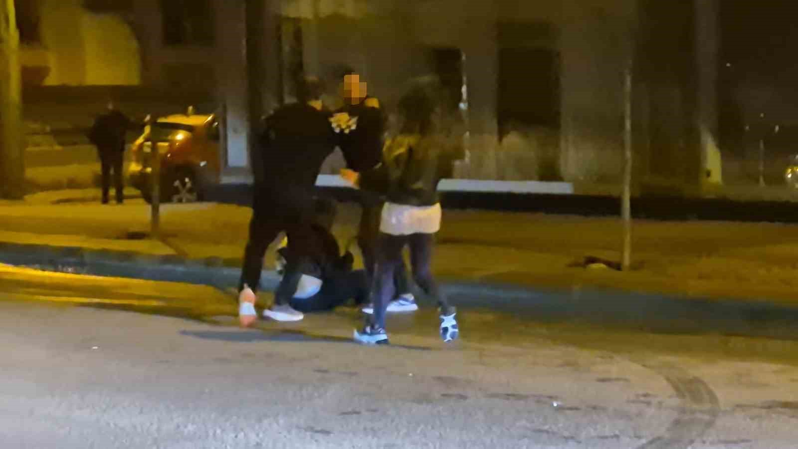Eskişehir’de olaylı gece: Cadde ortasındaki kavga kamerada
