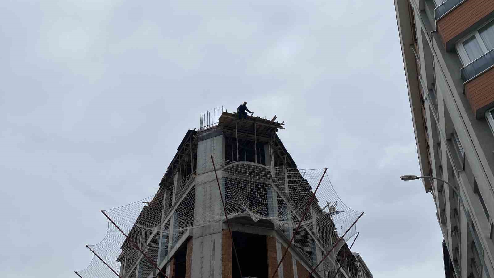 Eskişehir’de panik anları: İnşaatın 8’inci katından atlamaya çalıştı
