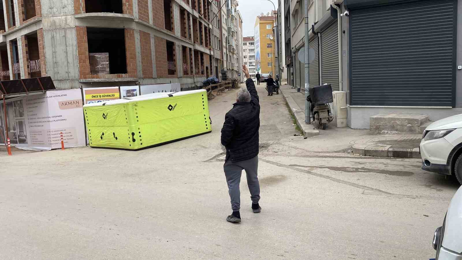 Eskişehir’de panik anları: İnşaatın 8’inci katından atlamaya çalıştı
