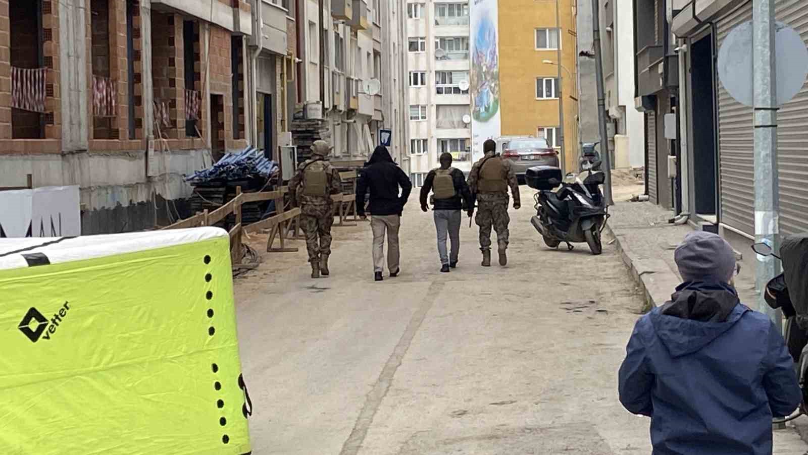 Eskişehir’de panik anları: İnşaatın 8’inci katından atlamaya çalıştı
