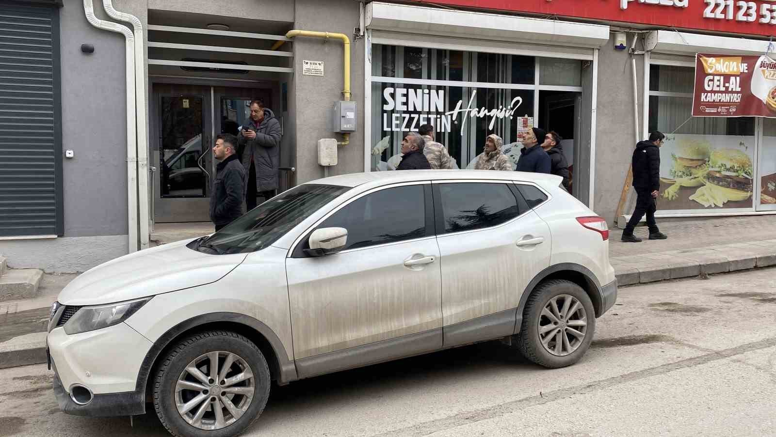 Eskişehir’de panik anları: İnşaatın 8’inci katından atlamaya çalıştı
