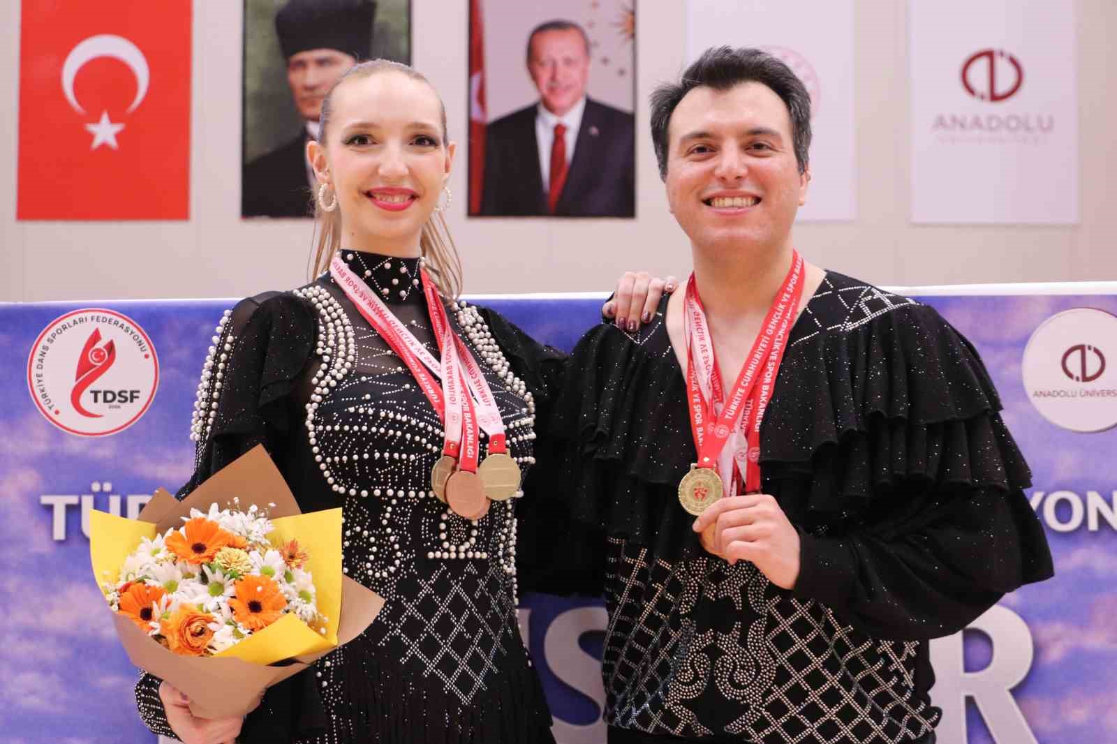 Eskişehir’de pistin tozunu attırdılar: 300 sporcu şampiyonluk için ter döktü
