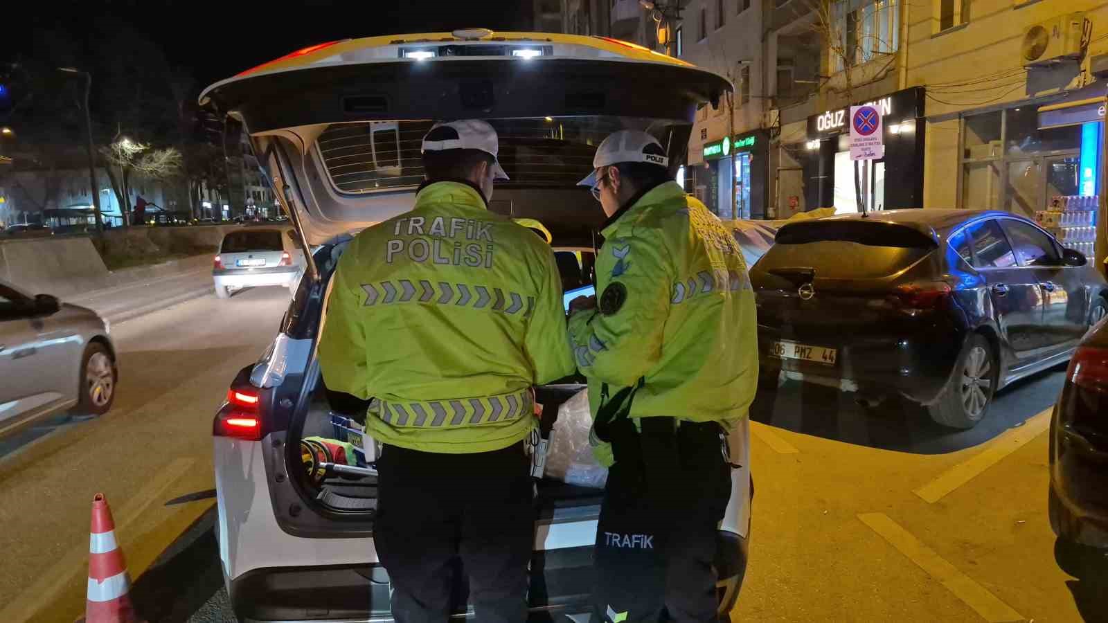 Eskişehir’de polis ekiplerince 328 şahıs ve 142 araç sorgulandı
