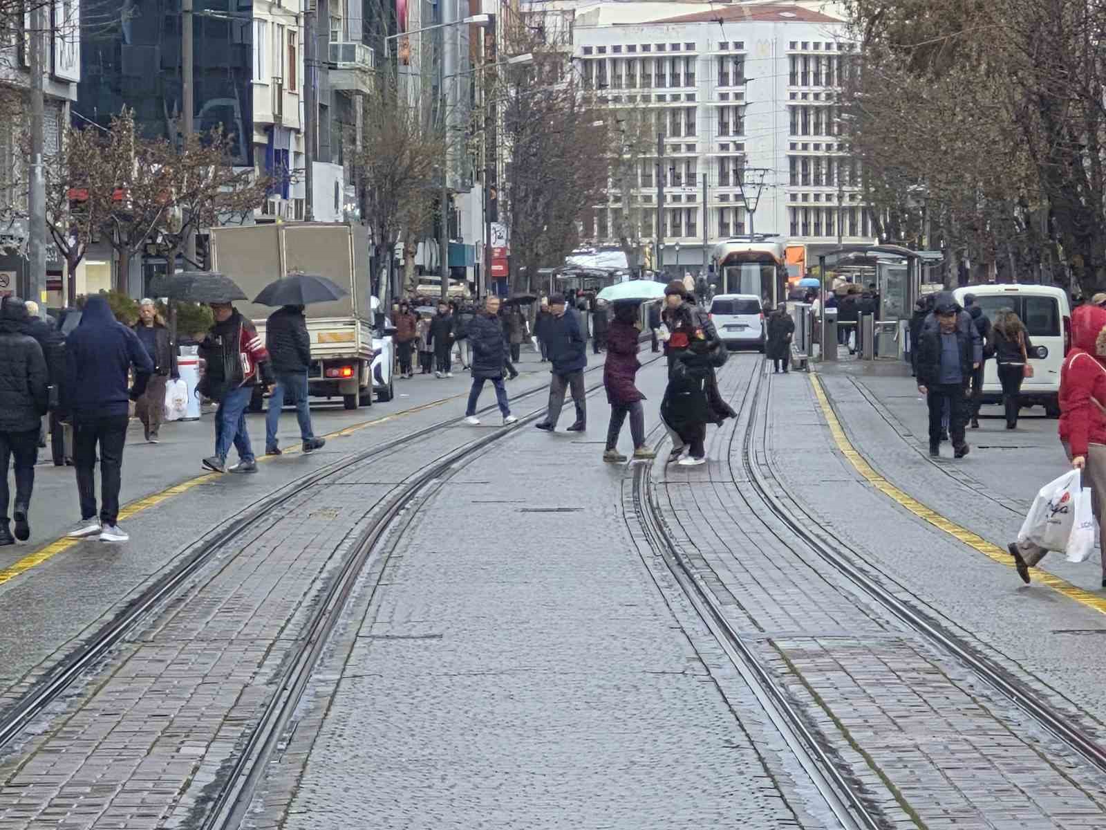 Eskişehir’de sağanak yağış etkili oldu

