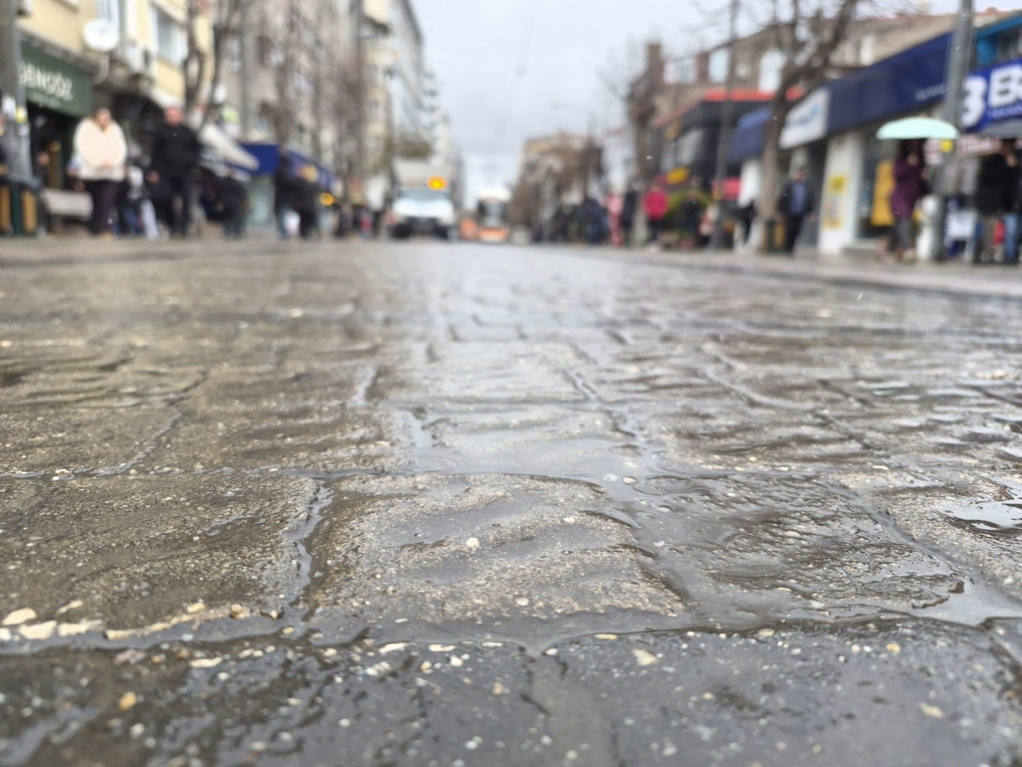 Eskişehir’de sağanak yağış etkili oldu
