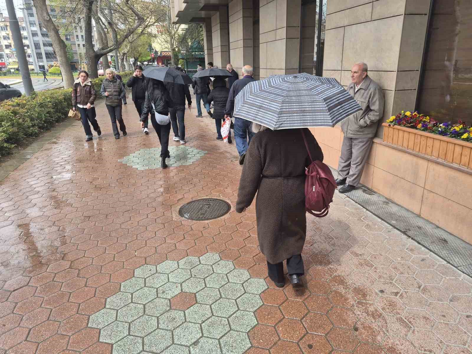 Eskişehir’de sağanak yağış etkili oldu
