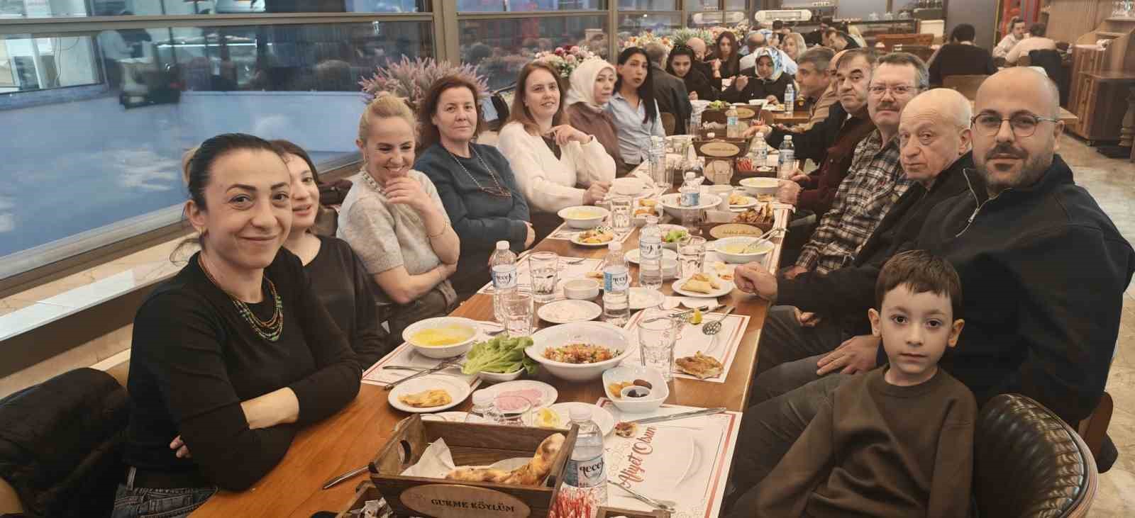 Eskişehir’de sürücü kursu öğretmen ve personeli geleneksel iftar yemeğinde buluştu
