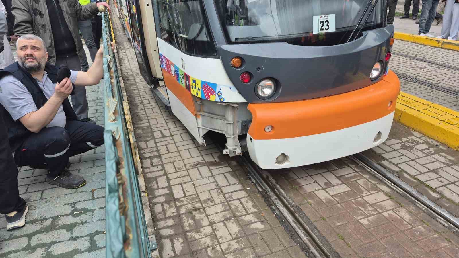 Eskişehir’de tramvayın çarptığı yaşlı kadın yaralandı
