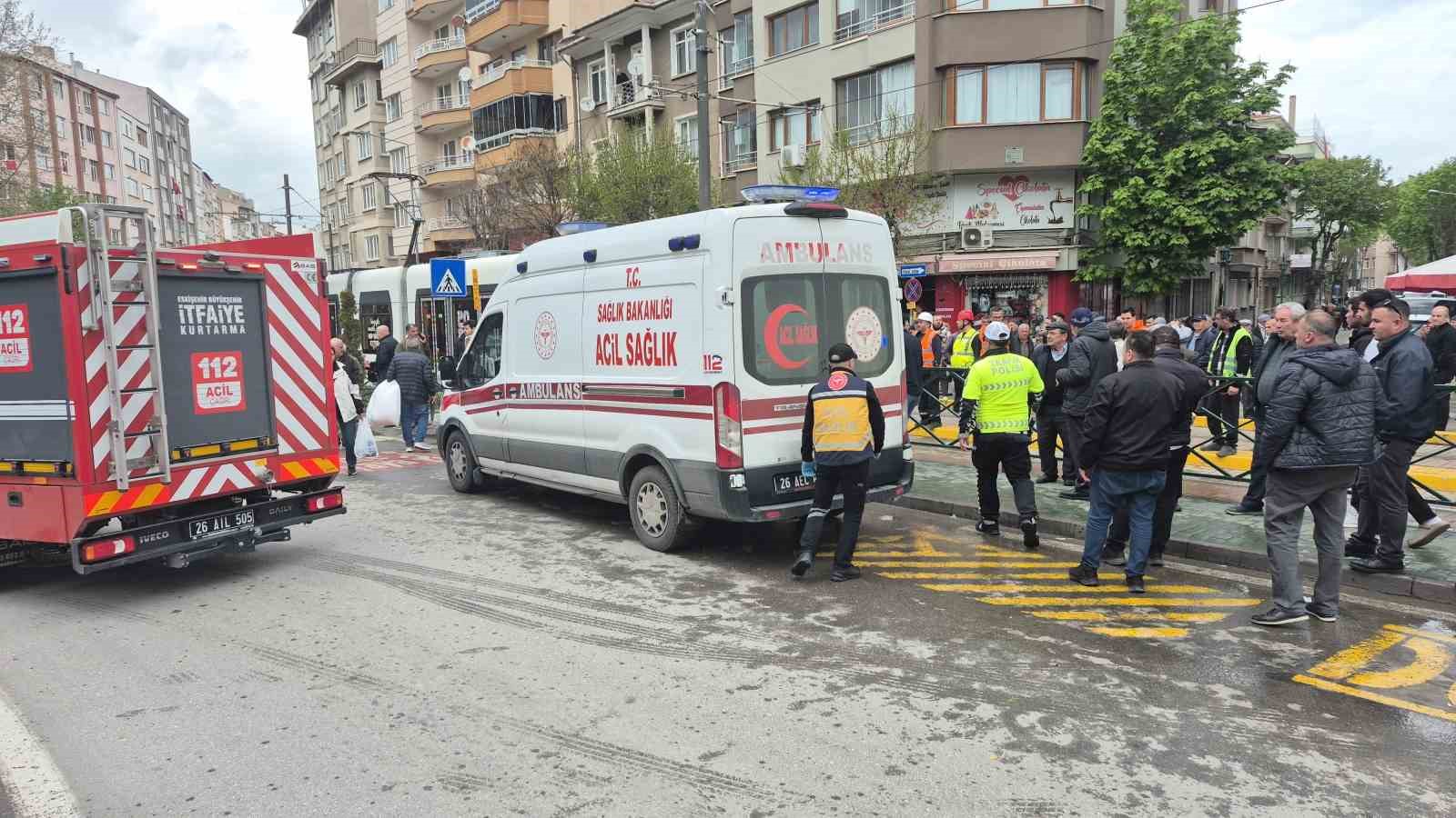 Eskişehir’de tramvayın çarptığı yaşlı kadın yaralandı
