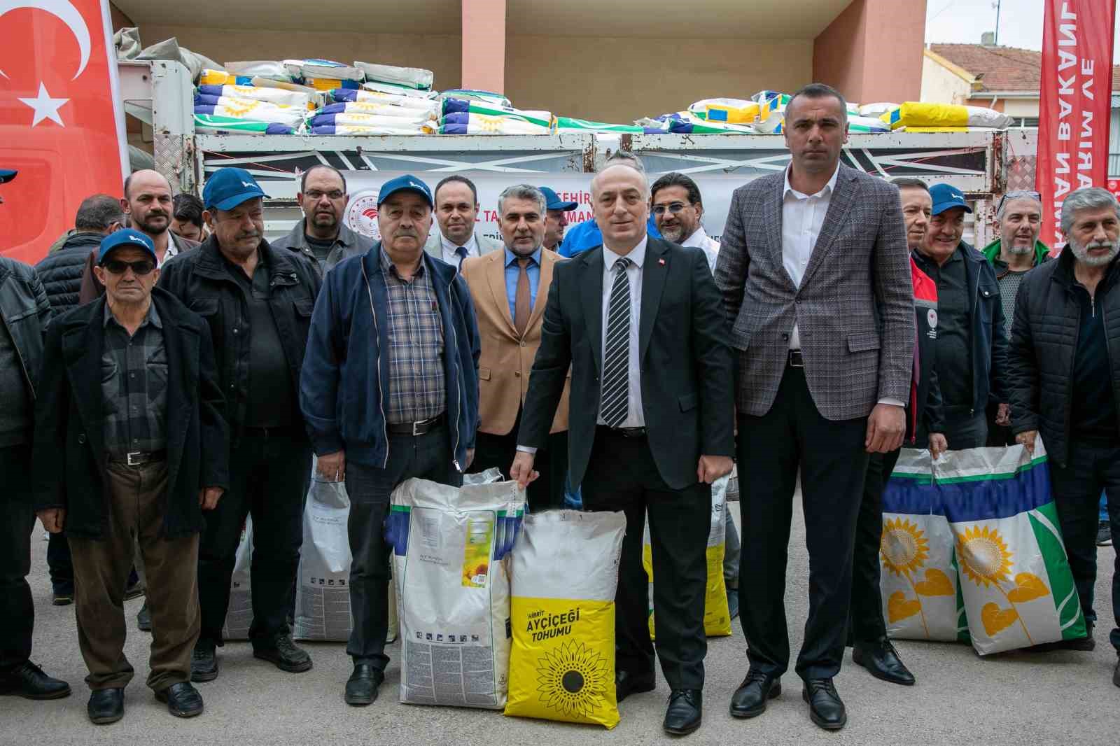 Eskişehir’de üreticilere hise destekli yağlık ayçiçeği tohumu
