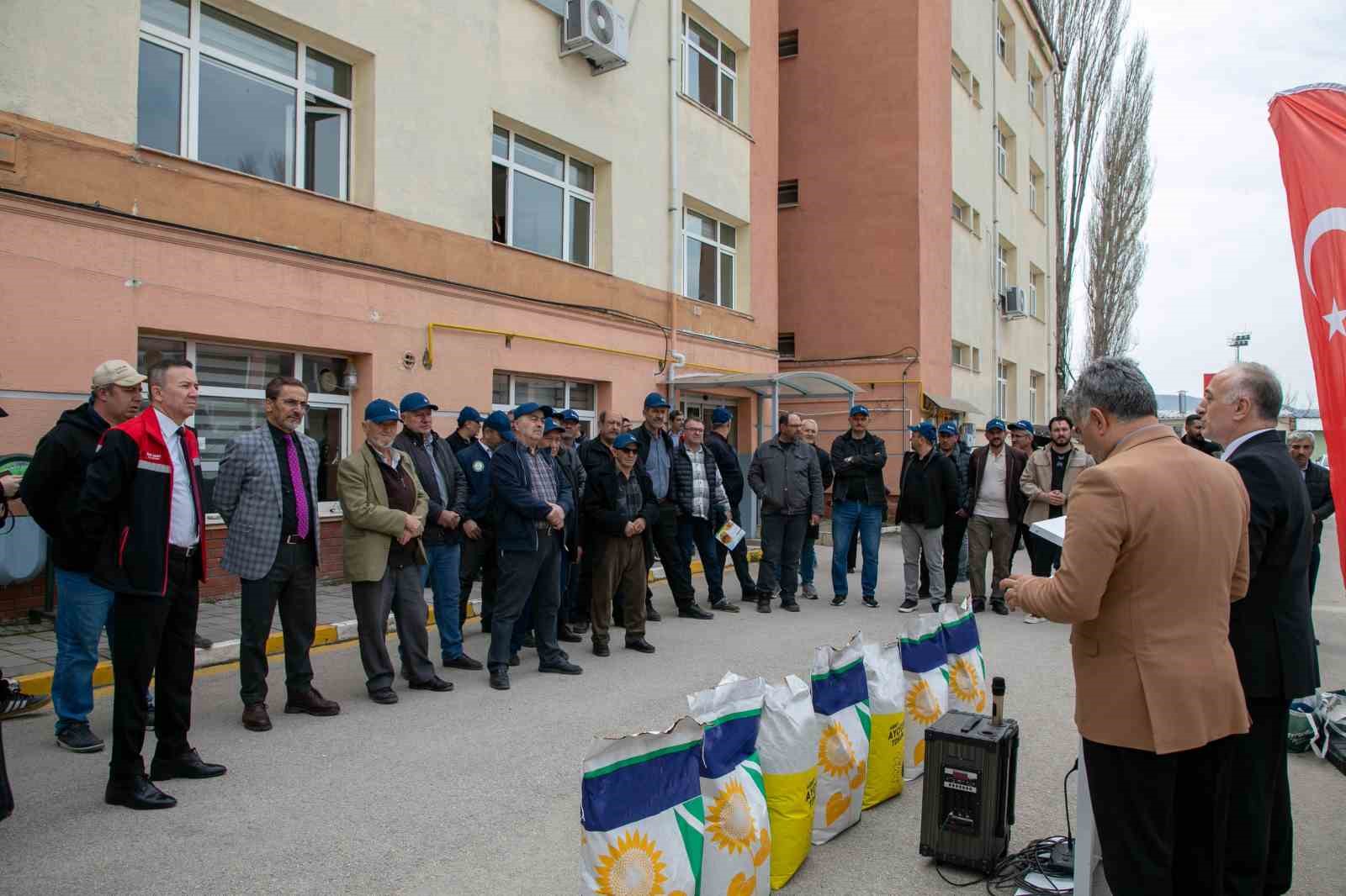 Eskişehir’de üreticilere hise destekli yağlık ayçiçeği tohumu
