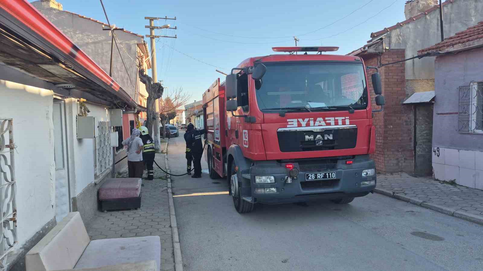 Eskişehir’de yangın paniği: Mahalleli sokağa döküldü
