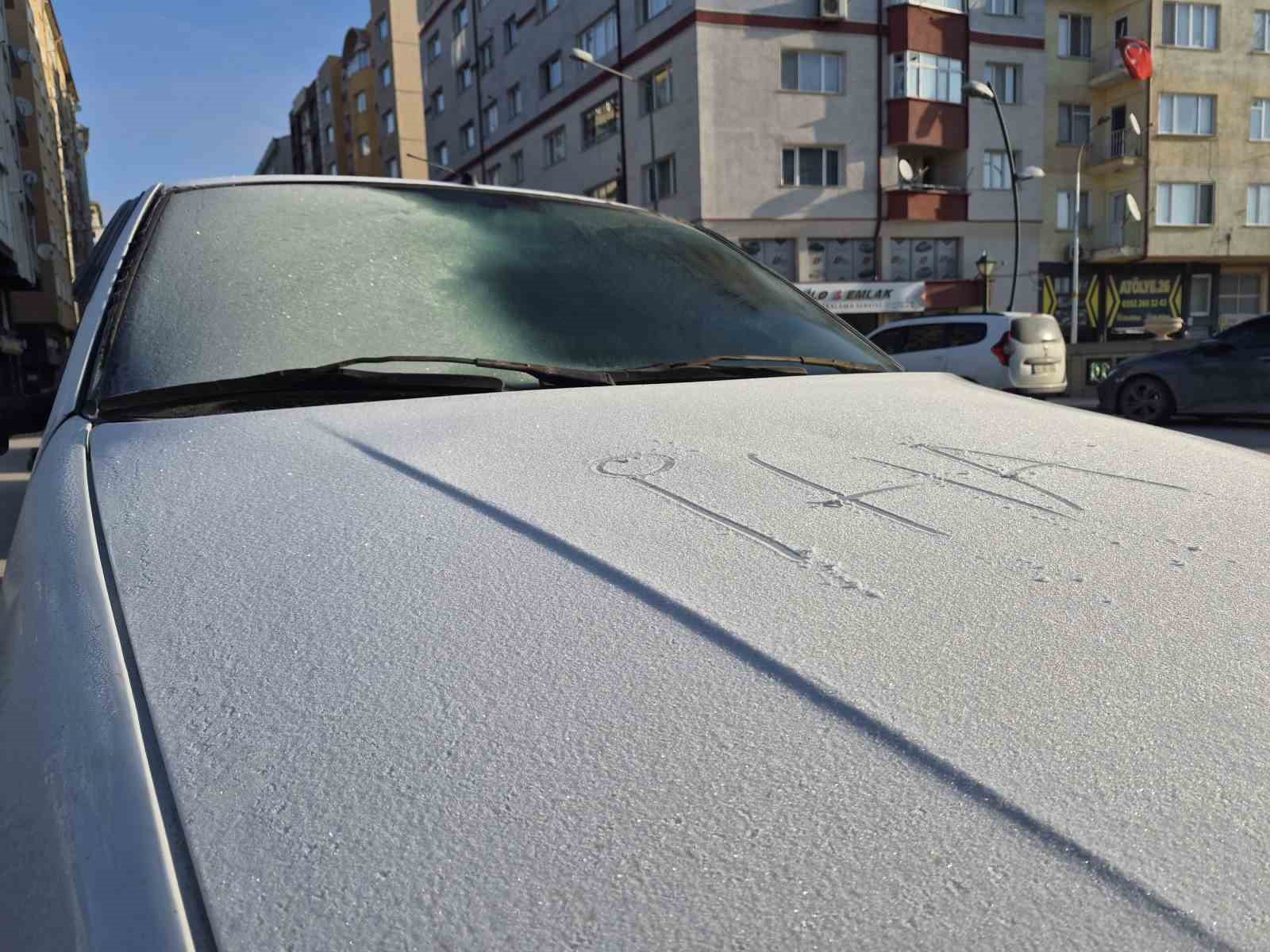 Eskişehir’deki soğuklar arabaları etkiledi
