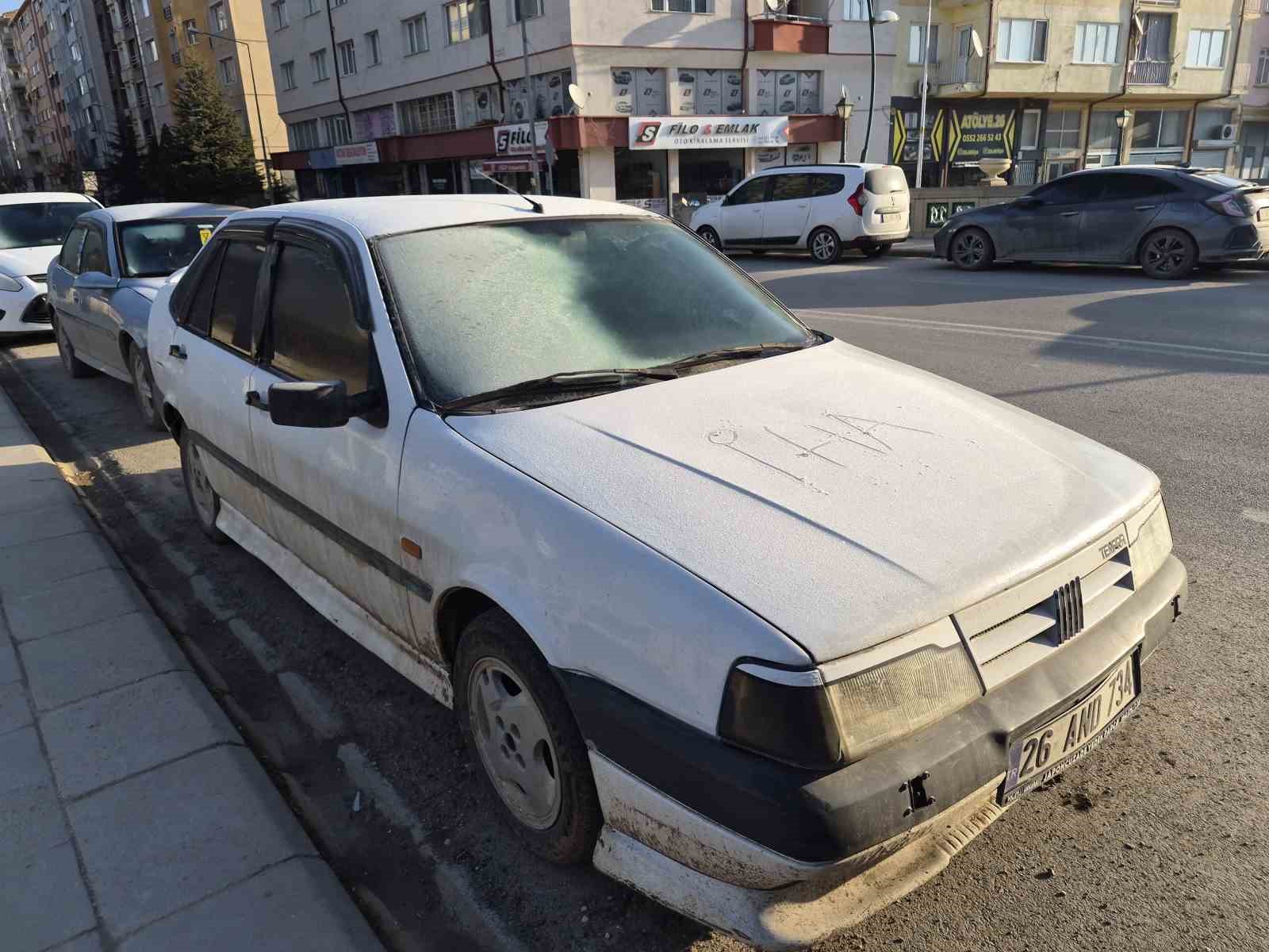 Eskişehir’deki soğuklar arabaları etkiledi
