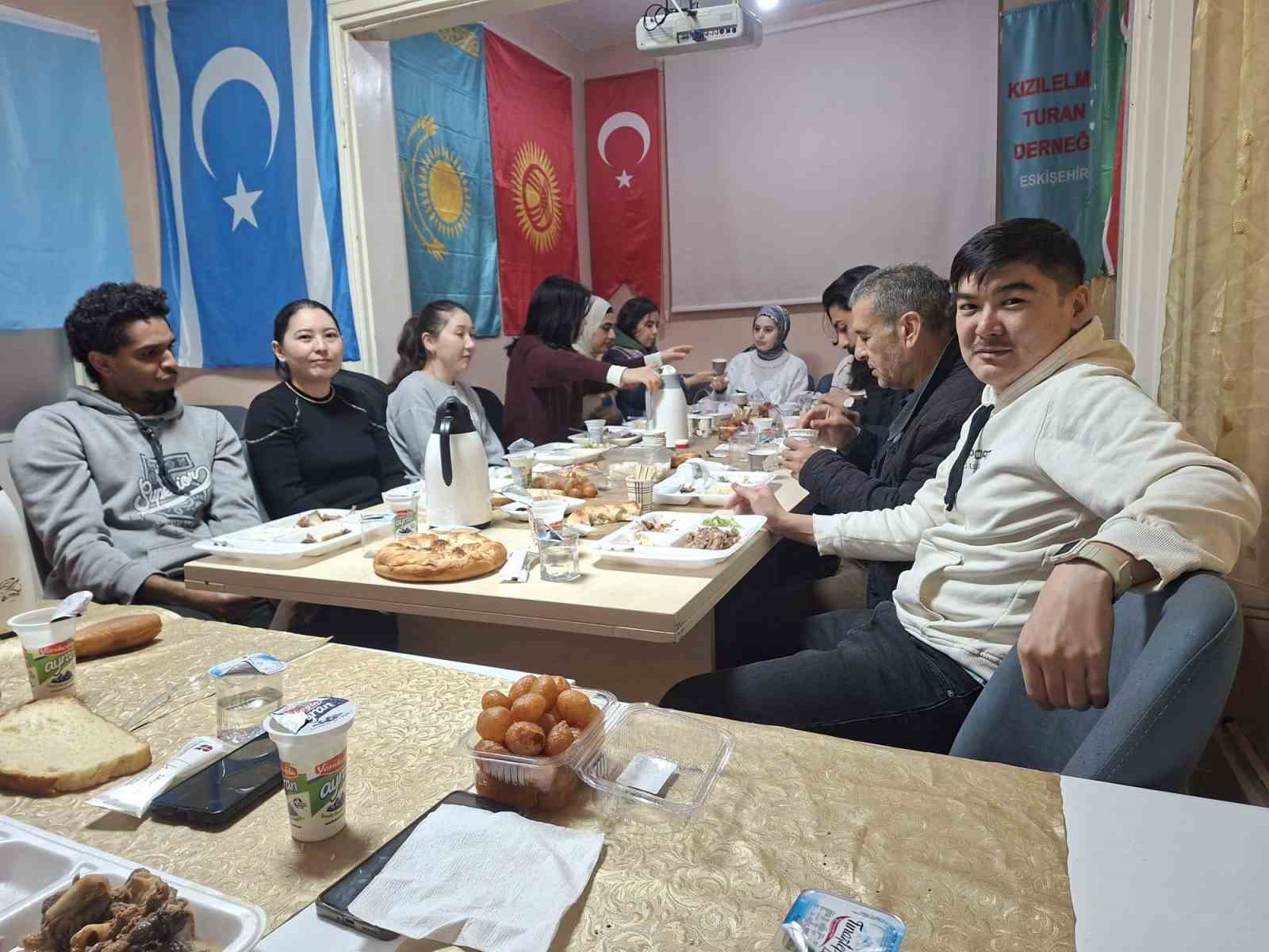Eskişehir’deki üniversitelerde okuyan Türk Dünyası öğrencileri iftar programında buluştu
