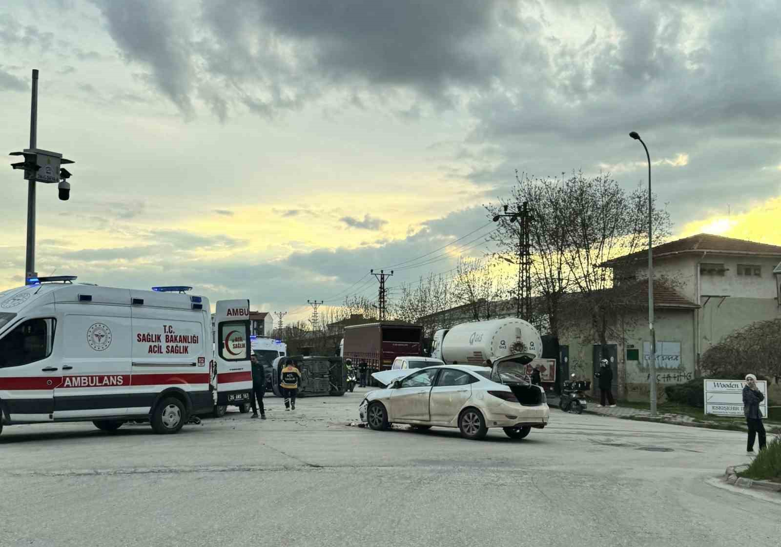 Eskişehir’e 4 aracın karıştığı kazada 7 kişi yaralandı
